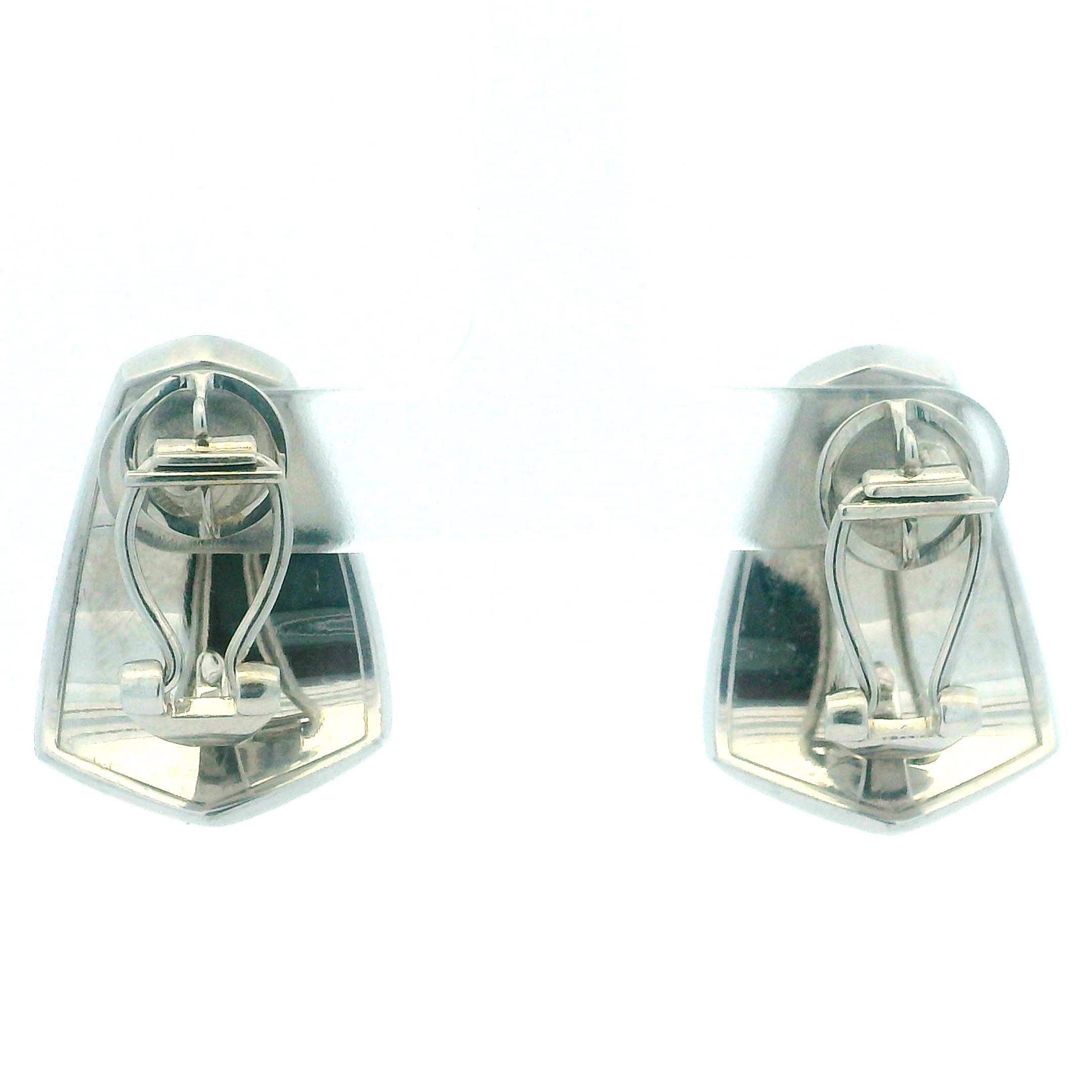 Orecchini a clip in oro bianco 18 carati con cristalli smerigliati e diamanti, anni '80. in vendita 1