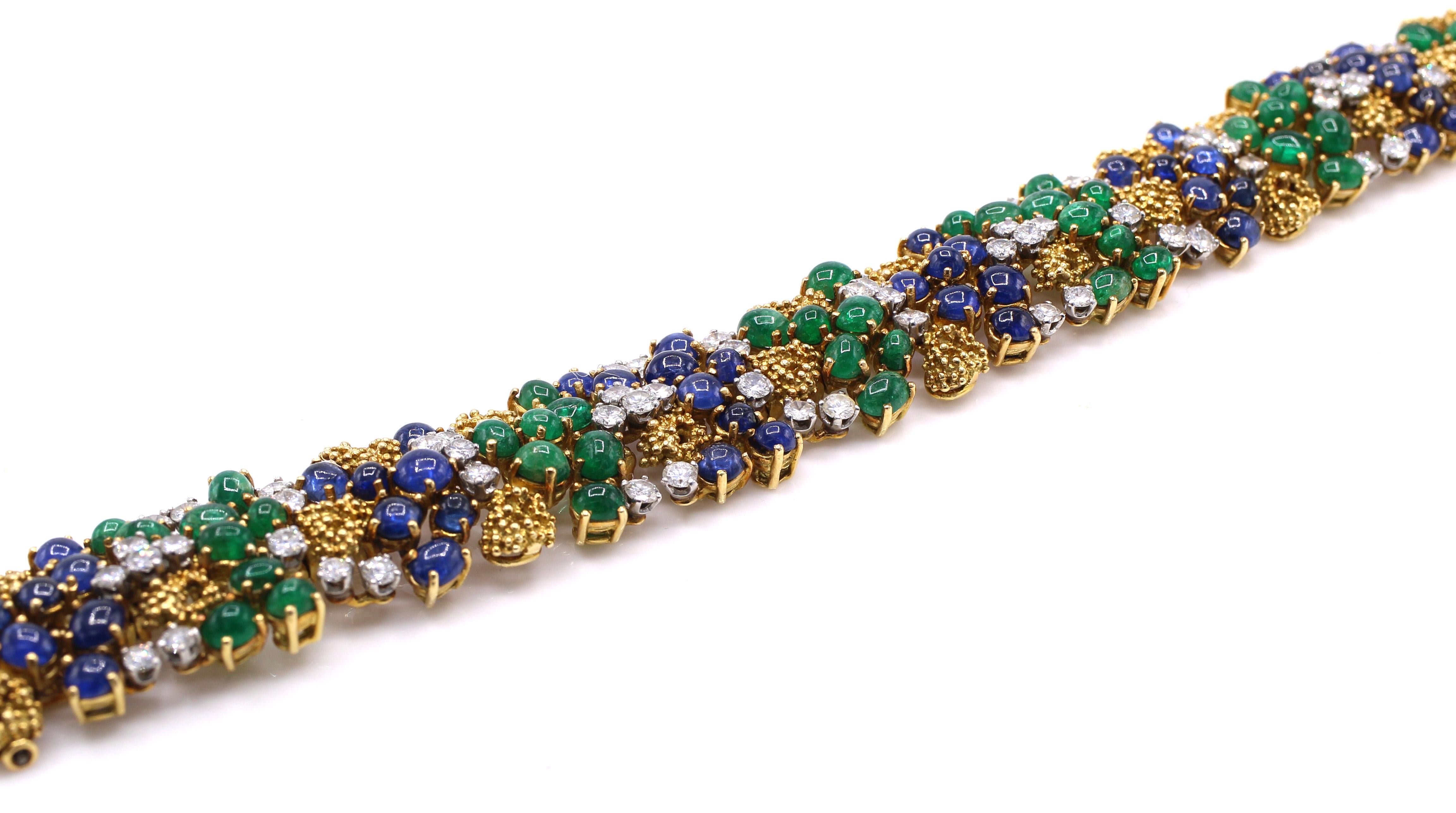 Esta pulsera francesa de la década de 1980, de bello diseño y magistralmente hecha a mano, fue fabricada por el renombrado joyero francés Andre Vassort. Se sabe que diseñó y creó gran parte de las colecciones de Van Cleef & Arpels, Boucheron y