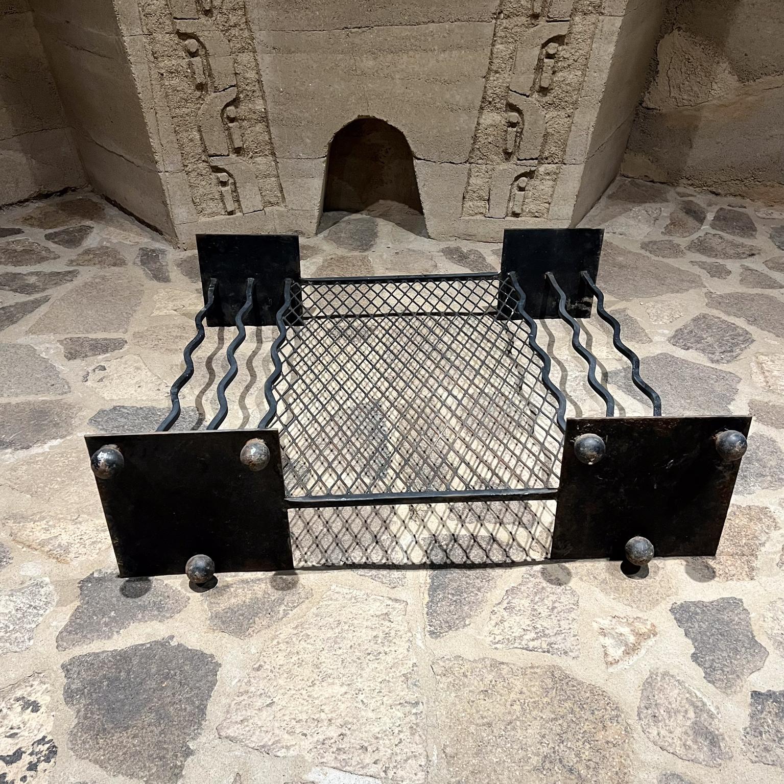 1980s Memphis Milano Squiggle Fireplace Screen Hand Forged Iron For Sale 5