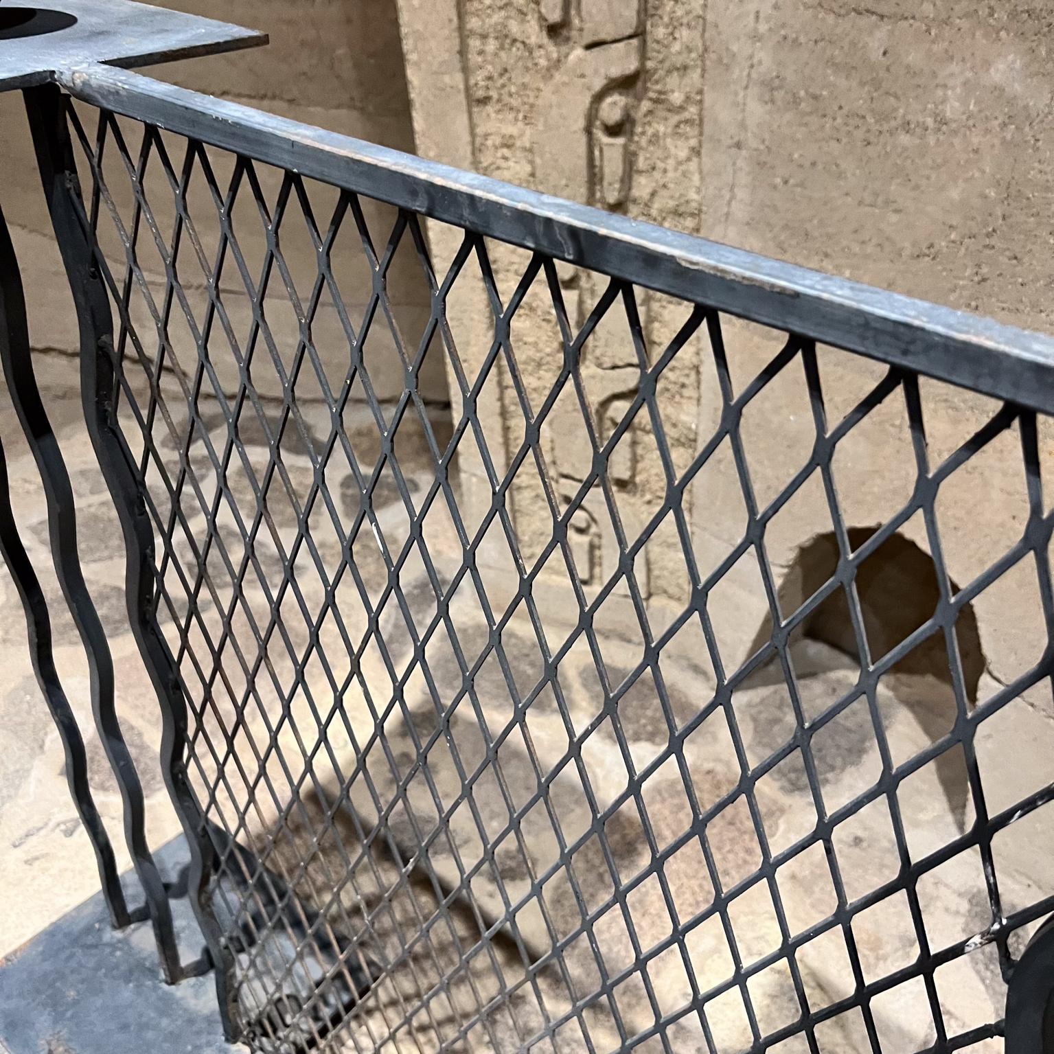 1980s Memphis Milano Squiggle Fireplace Screen Hand Forged Iron For Sale 3