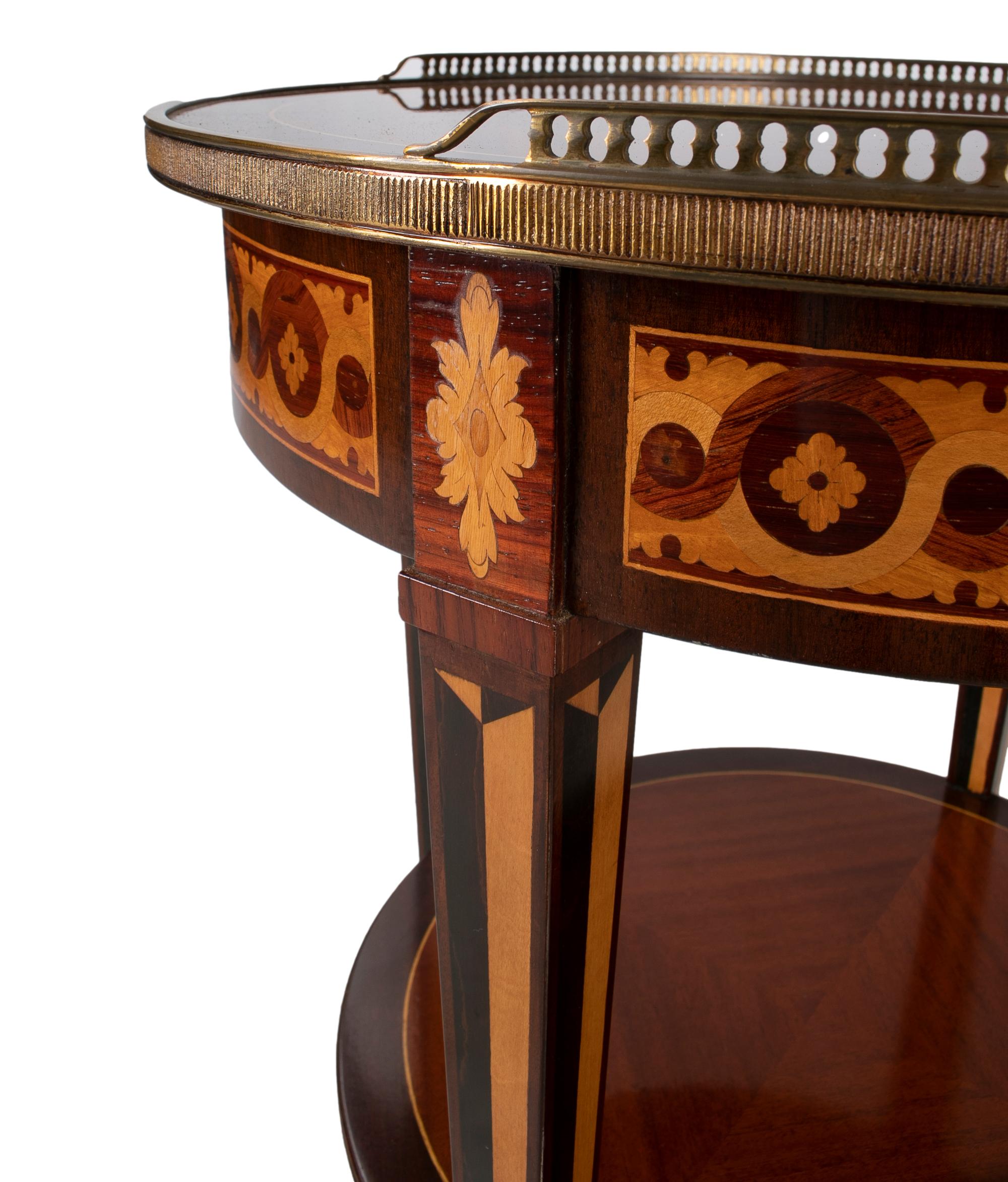 1980s French Mahogany Round Side Table w/ Bronze Decorations & Inlays For Sale 4