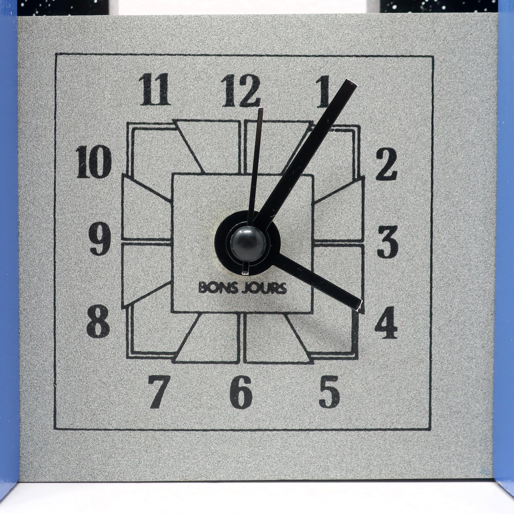 Bois Horloge de manteau postmoderne française des années 1980  en vente