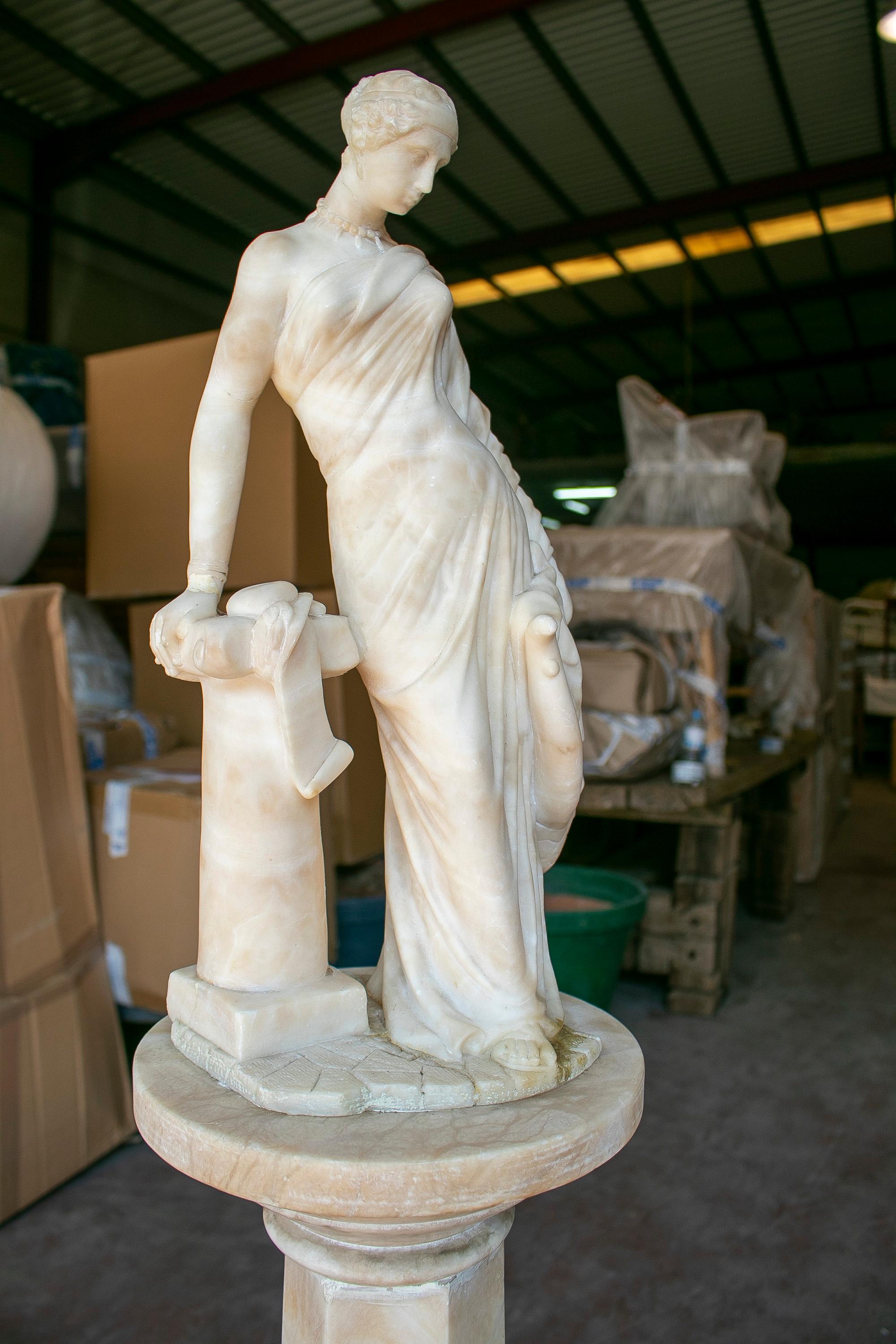 1980s French Romantic Woman Marble Sculpture w/ Pedestal Base In Good Condition For Sale In Marbella, ES