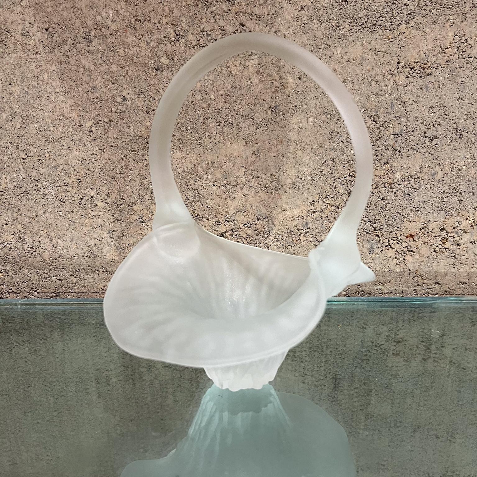 1980s Frosted Glass Candy Dish Ruffle Basket
8 h x 6.75 d x 6 w
Preowned original vintage condition
See images for condition.