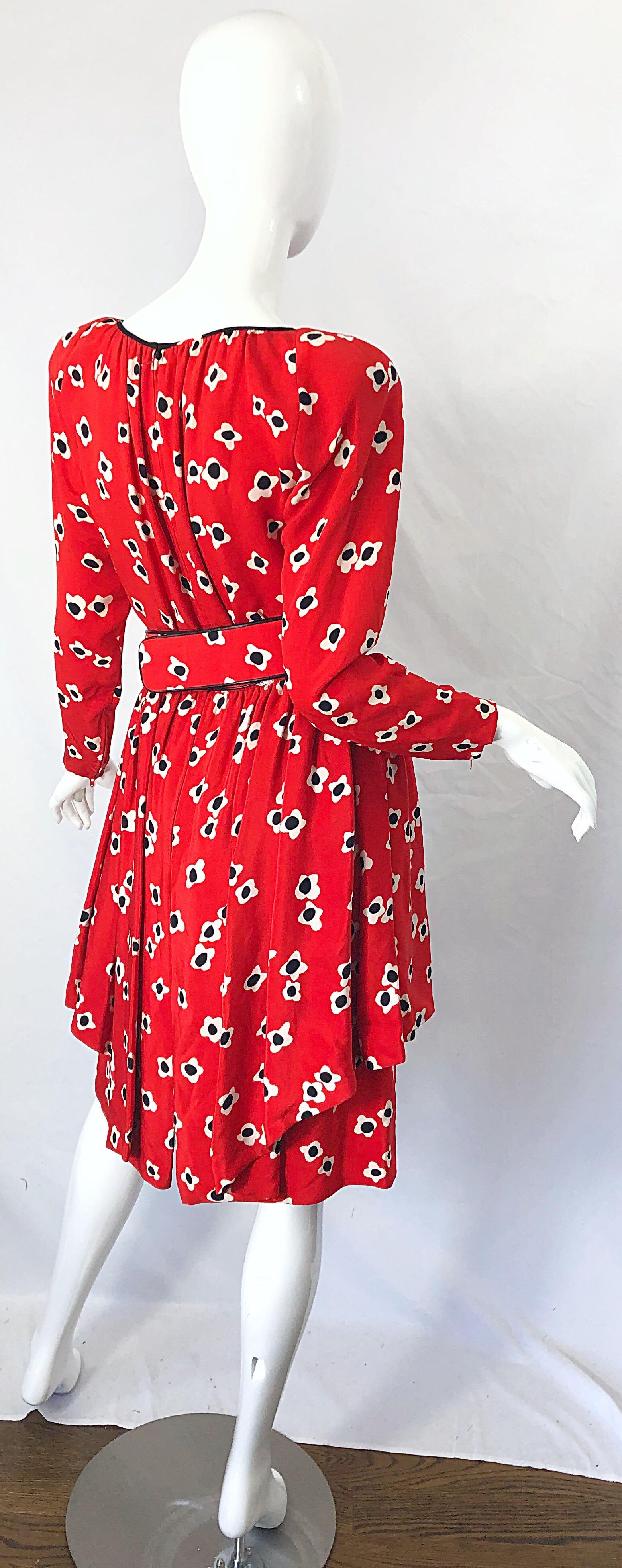 Robe vintage à épaulettes à imprimé coquelicot rouge en soie Galanos, années 80 Pour femmes en vente