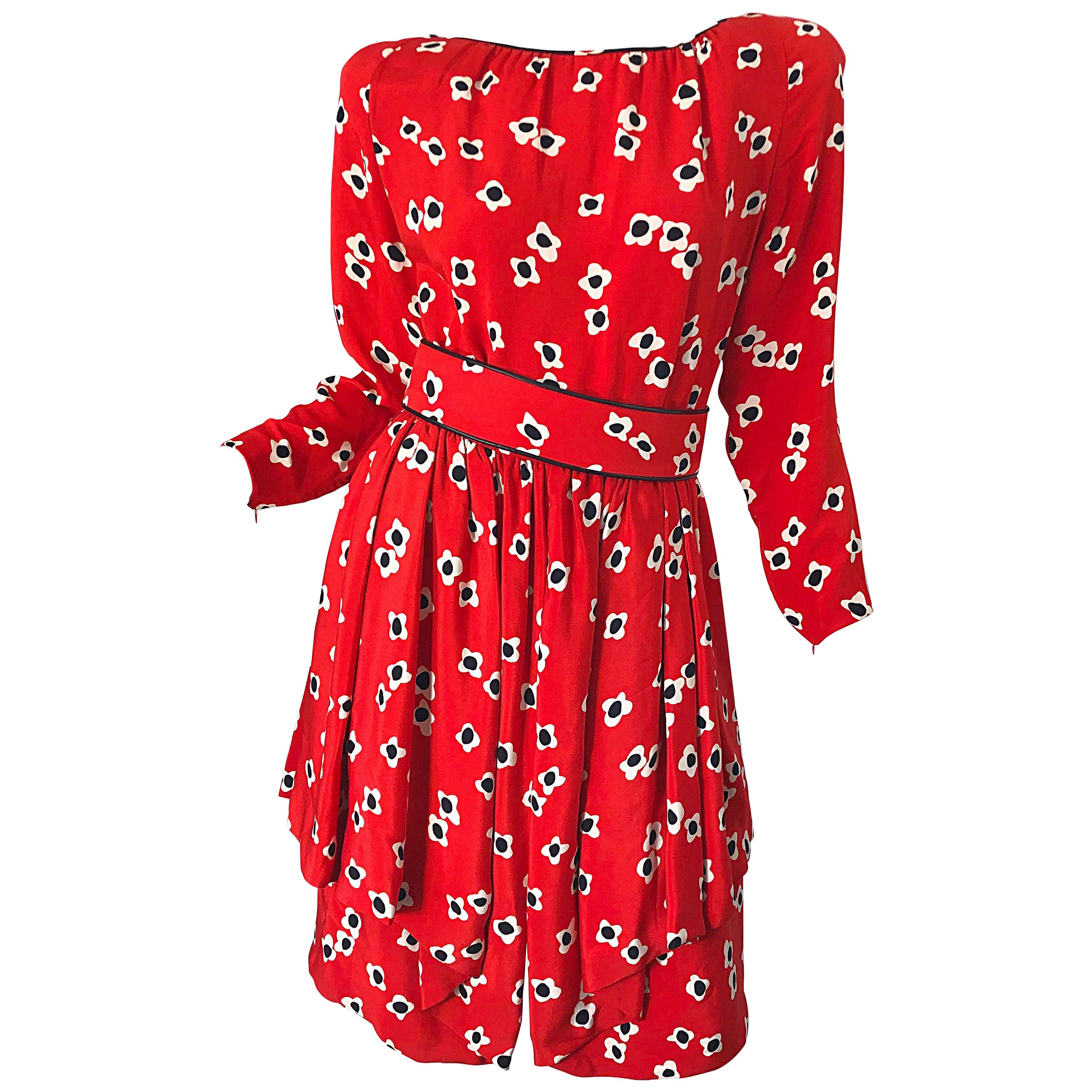 Robe vintage à épaulettes à imprimé coquelicot rouge en soie Galanos, années 80 en vente