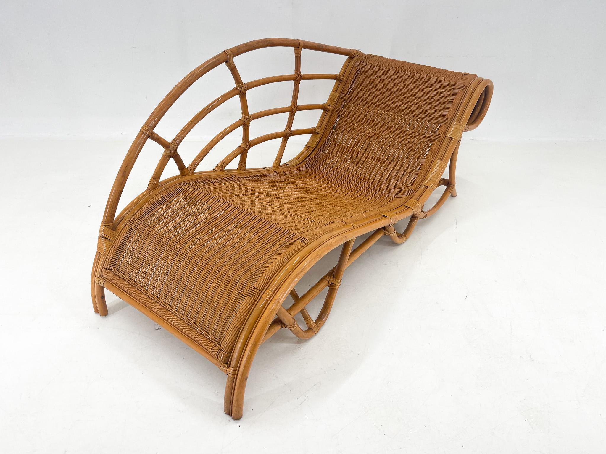 Late 20th Century 1980's Garden Rattan Chaise Lounge For Sale