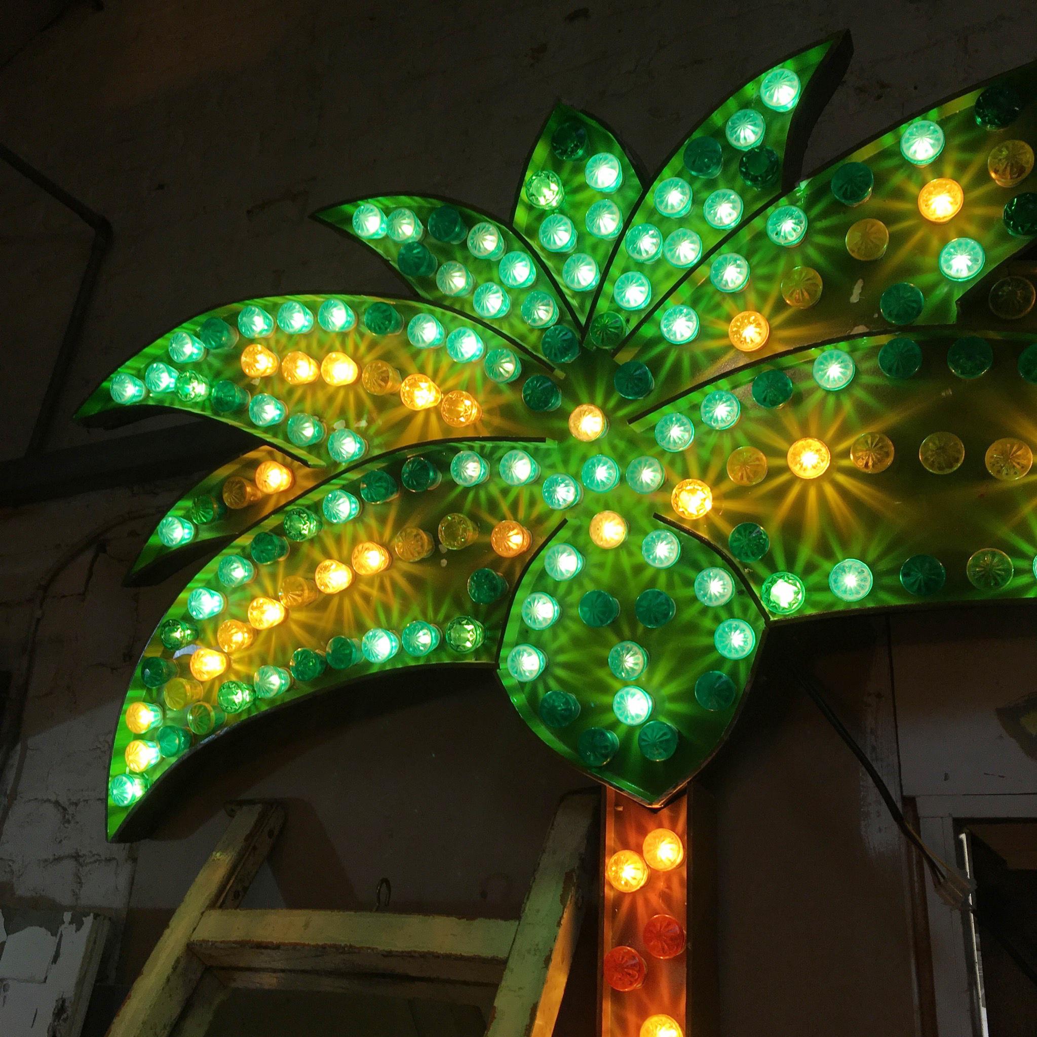 1980s Genuine Palm Tree Fairground Light In Distressed Condition In Hastings, GB