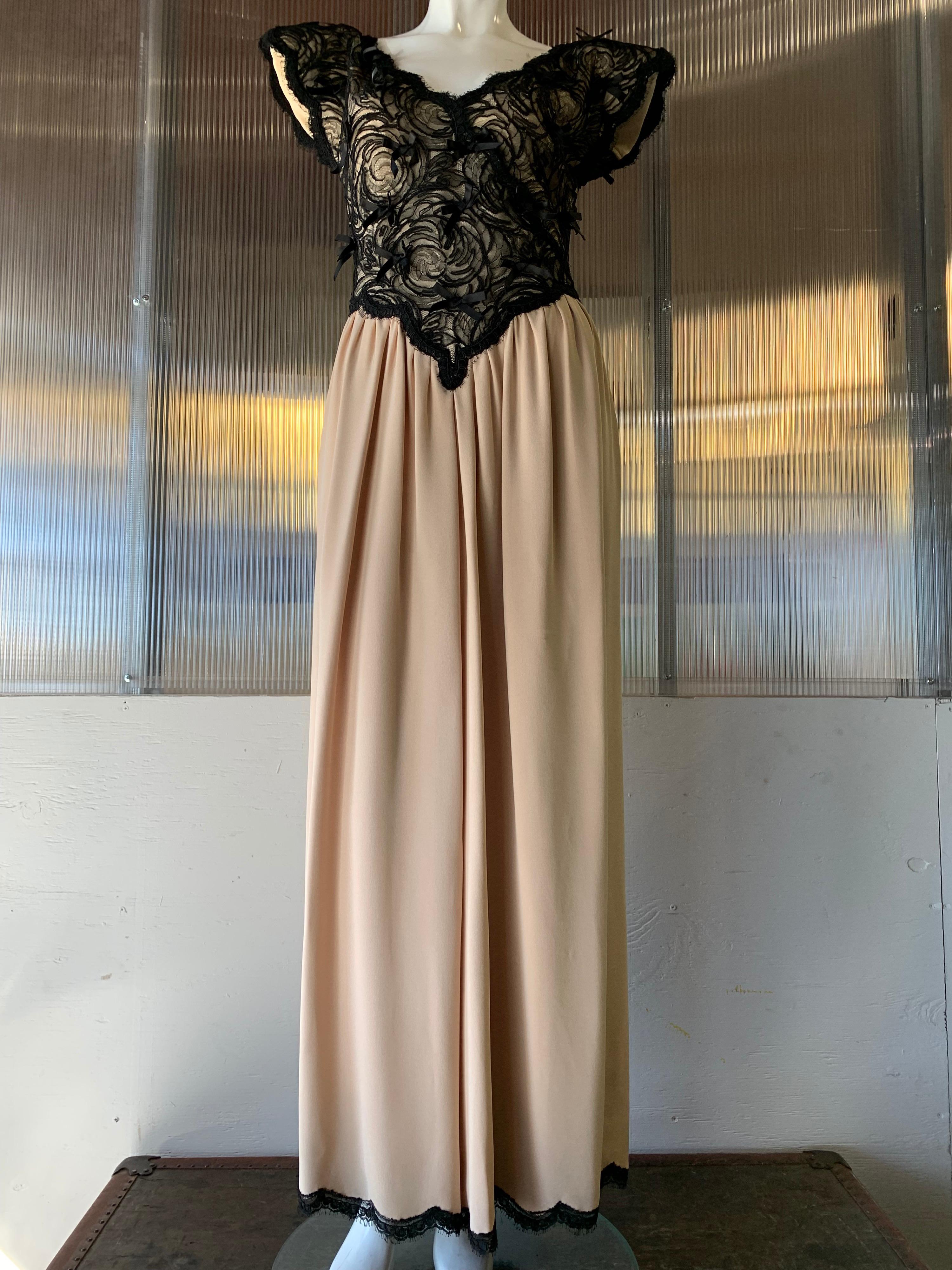1980s Geoffrey Beene Black Lace & Cream Silk Gown W/ Exaggerated Shoulders  In Excellent Condition For Sale In Gresham, OR