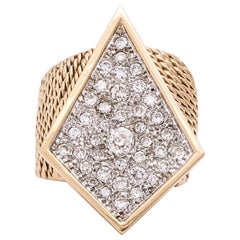 1980s Geometric Kite Shaped Large Diamond with Twisted Rope Design Gold Band 1980s Geometric Kite Shaped Large Diamond with Twisted Rope Design Gold Band