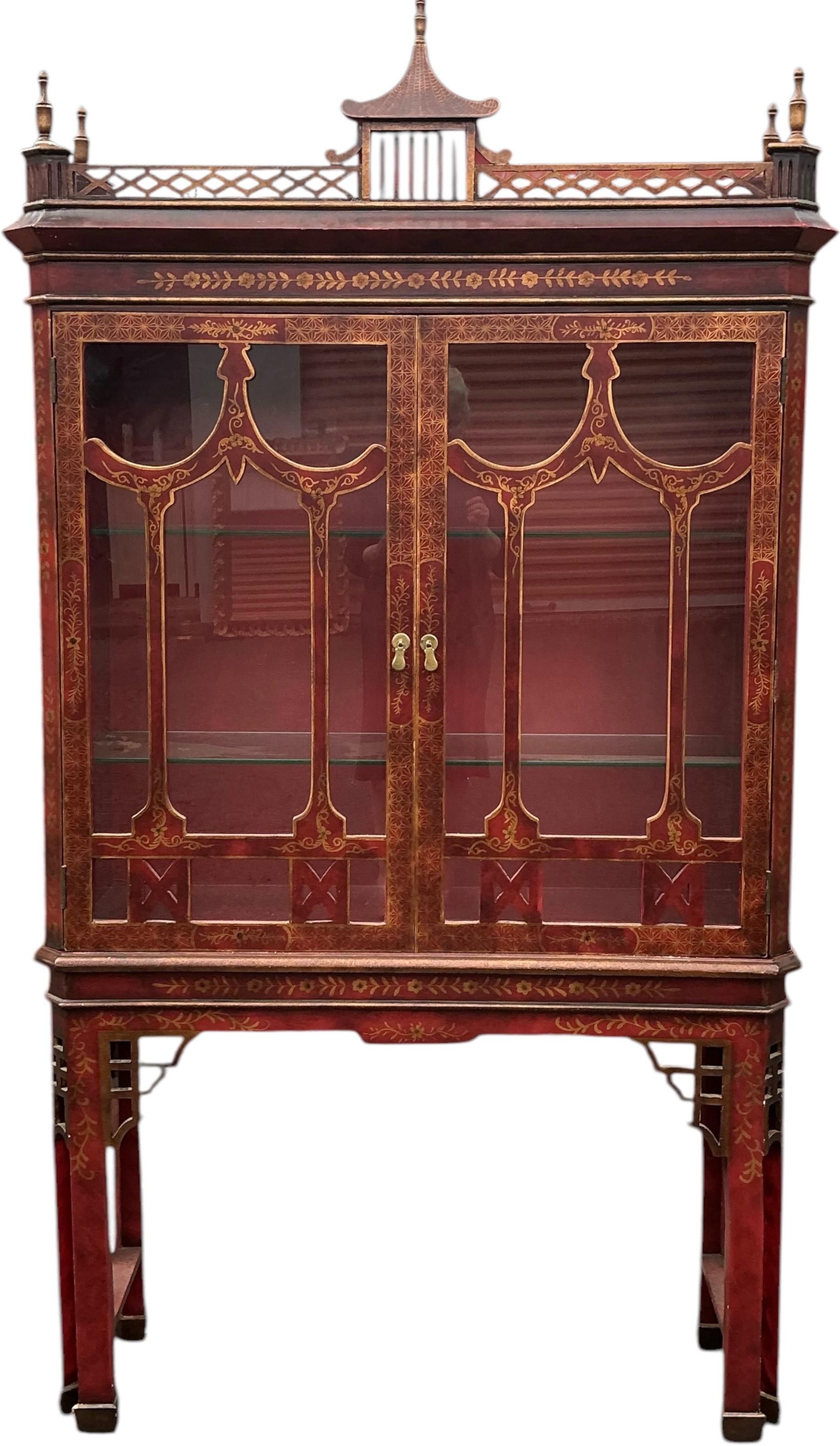 1980s Georgian Style Chinese Chippendale Red & Gilt Chinoiserie Display Cabinet For Sale 4