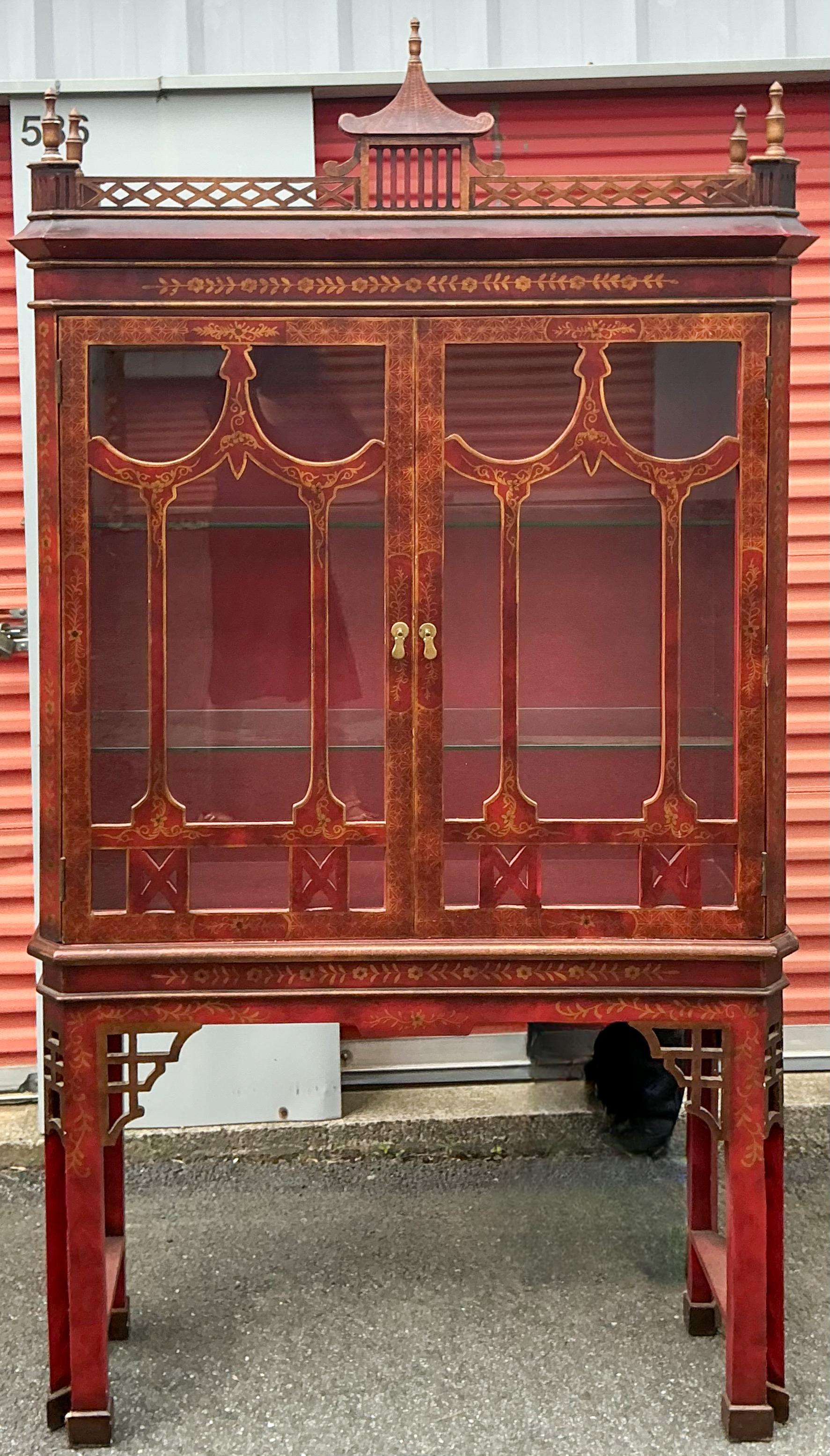 Unknown 1980s Georgian Style Chinese Chippendale Red & Gilt Chinoiserie Display Cabinet For Sale