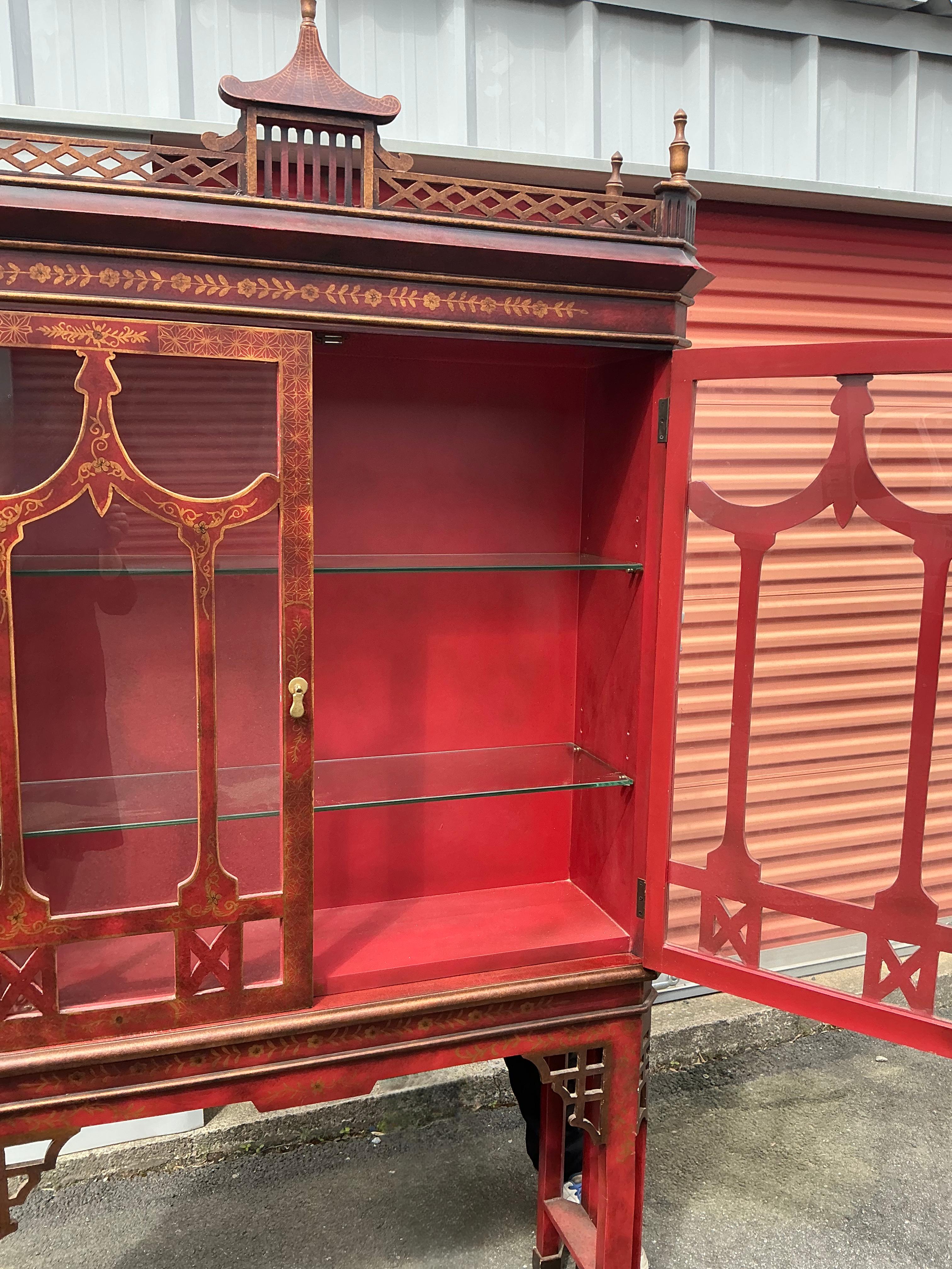 Brass 1980s Georgian Style Chinese Chippendale Red & Gilt Chinoiserie Display Cabinet For Sale