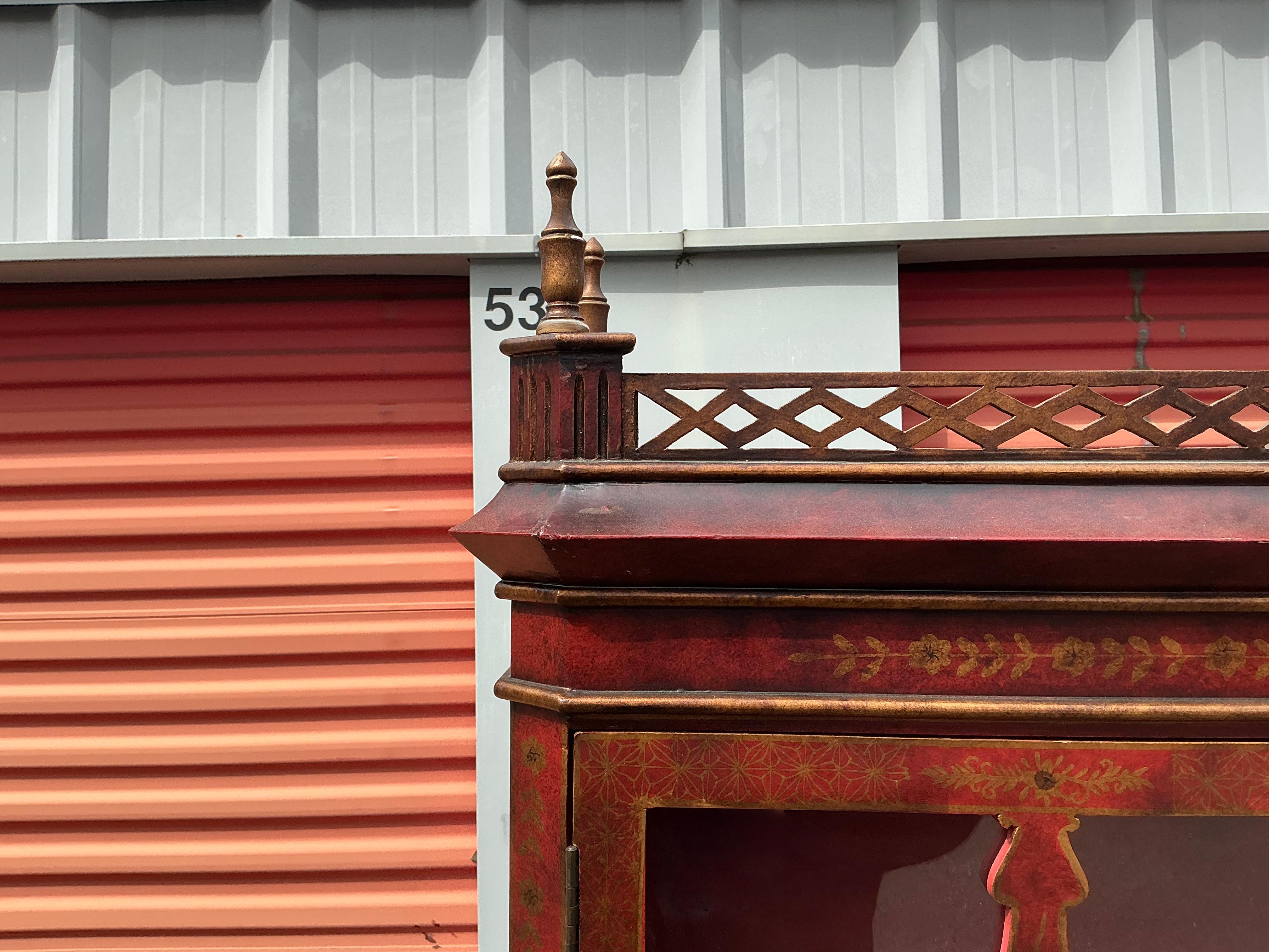 1980s Georgian Style Chinese Chippendale Red & Gilt Chinoiserie Display Cabinet For Sale 2