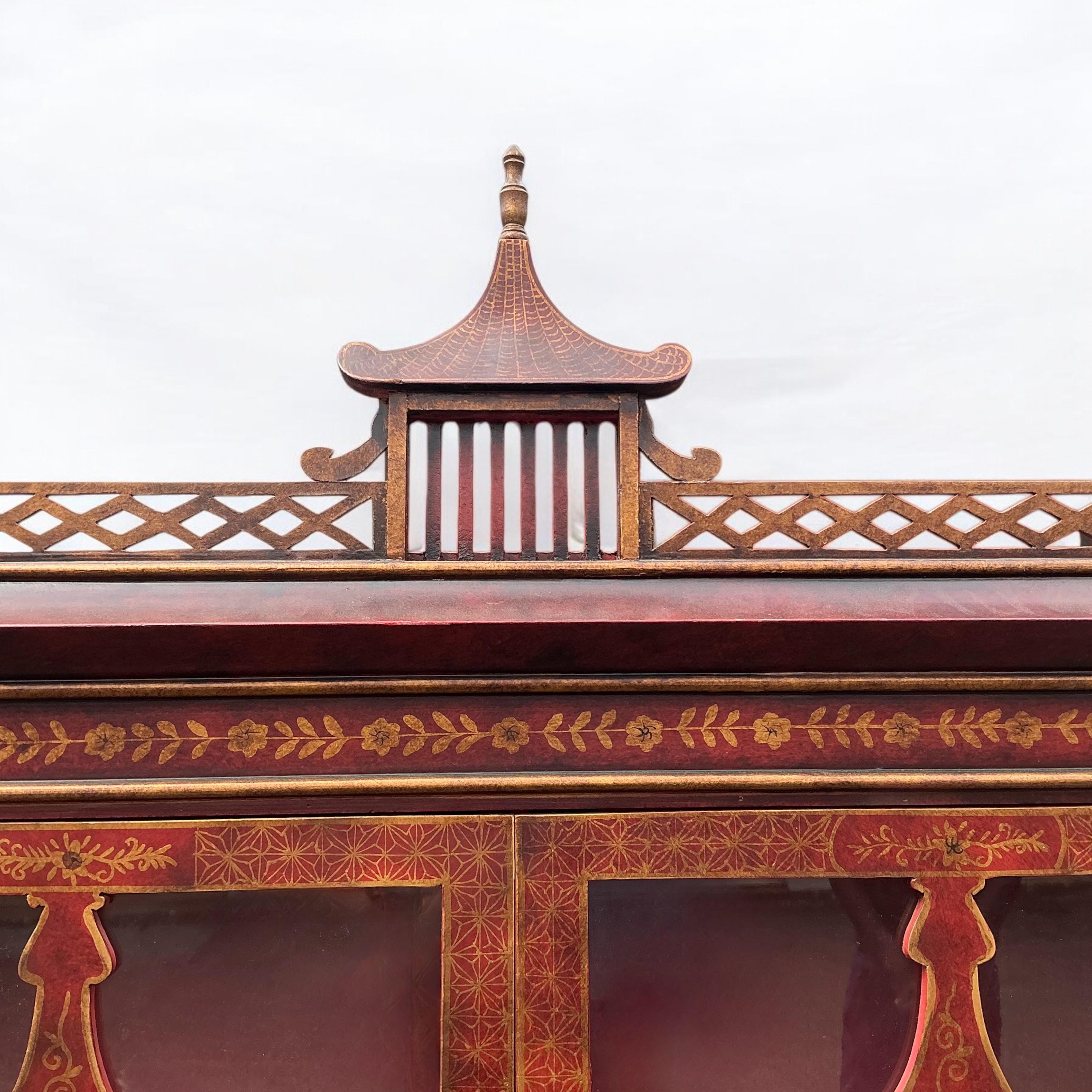 1980s Georgian Style Chinese Chippendale Red & Gilt Chinoiserie Display Cabinet For Sale 3