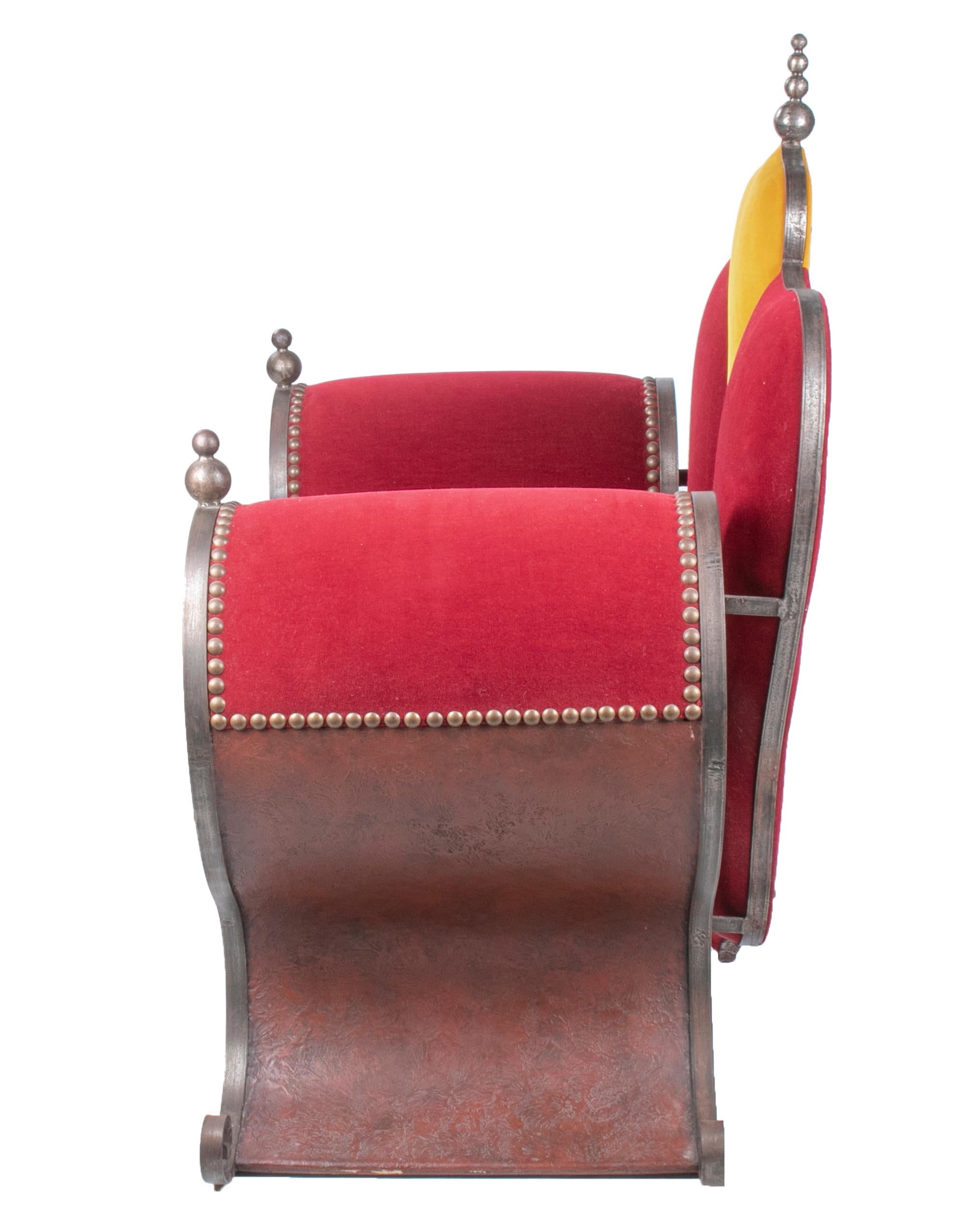 1980s German Abstract Design Upholstered Iron Armchair In Good Condition For Sale In Marbella, ES