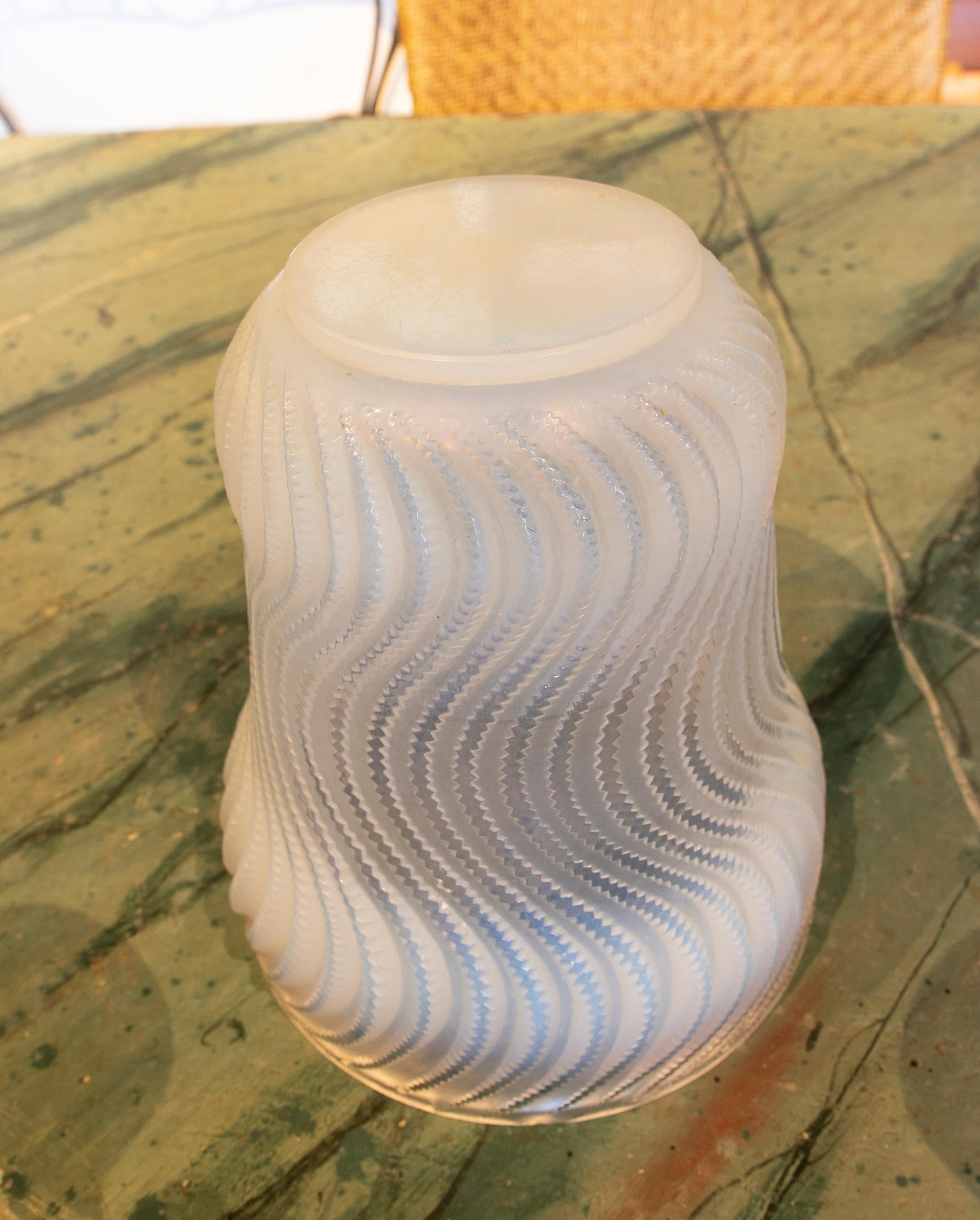 1980s, German, Glass Vase with Opaque and Translucent Tones In Good Condition For Sale In Marbella, ES