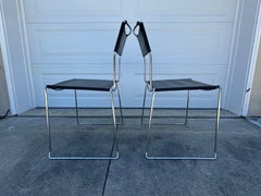 1980er Giandomenico Belotti Schwarze Leder-Esszimmerstühle, ein Paar, hergestellt in Italien