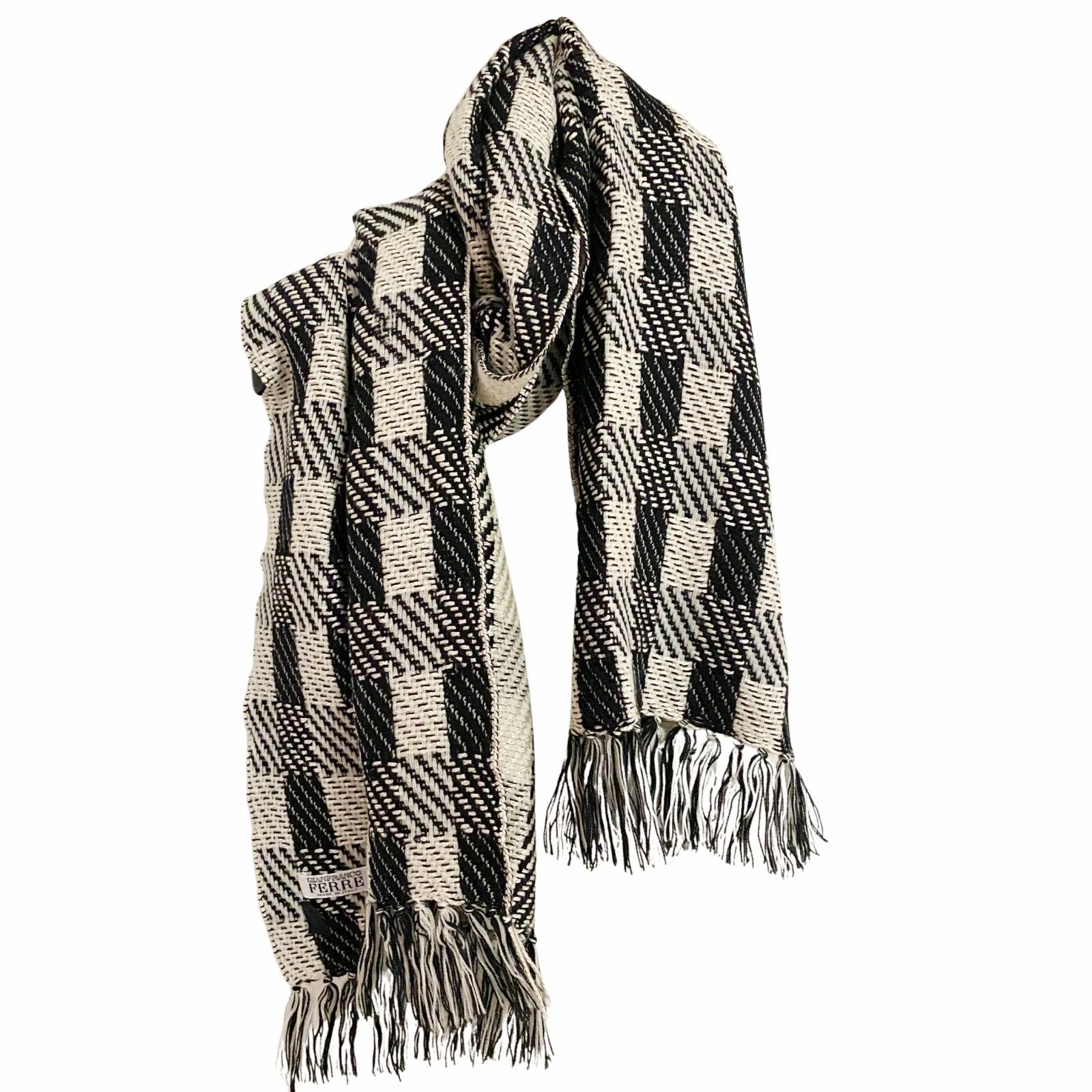 1980s Gianfranco Ferre Houndstooth Wool Shawl Scarf, Made in Italy 

Condition: 1980s, good, slight wear 

Measurements: 34x58in 