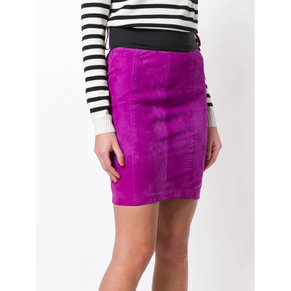 Gianfranco Ferrè fuchsia straight suede skirt. High waist, elastic waistband and zip closure. Length above the knee. Lined.

Size: 42 IT

Flat measurements
Height: 56 cm
Waist: 37 cm

Product code: A5458

Composition: 
Outer: 100% Leather
Lining: