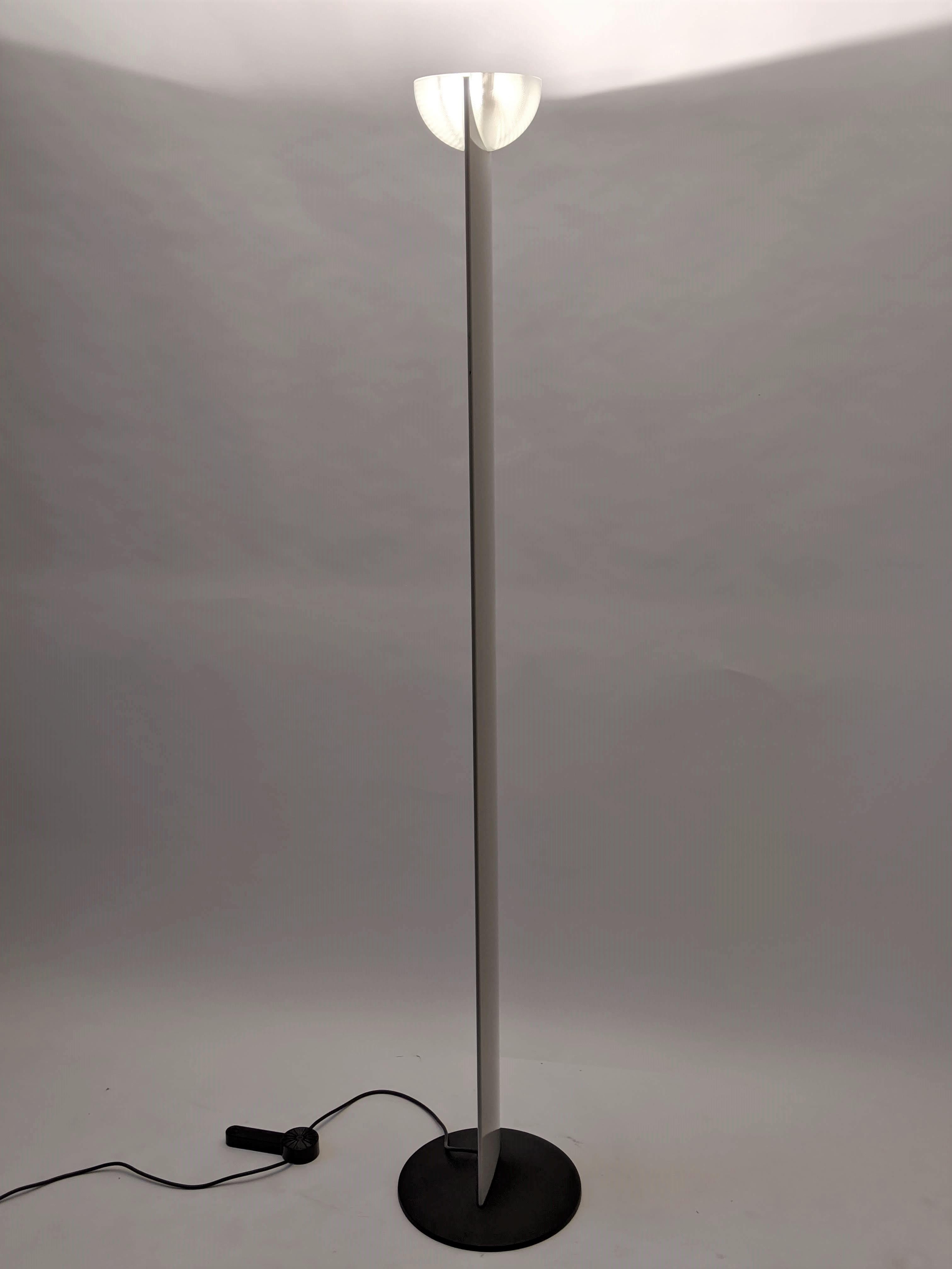 1980s Gianfranco Frattini 'Adonis' Tall Halogen Floor Lamp, Italy In Good Condition For Sale In St- Leonard, Quebec