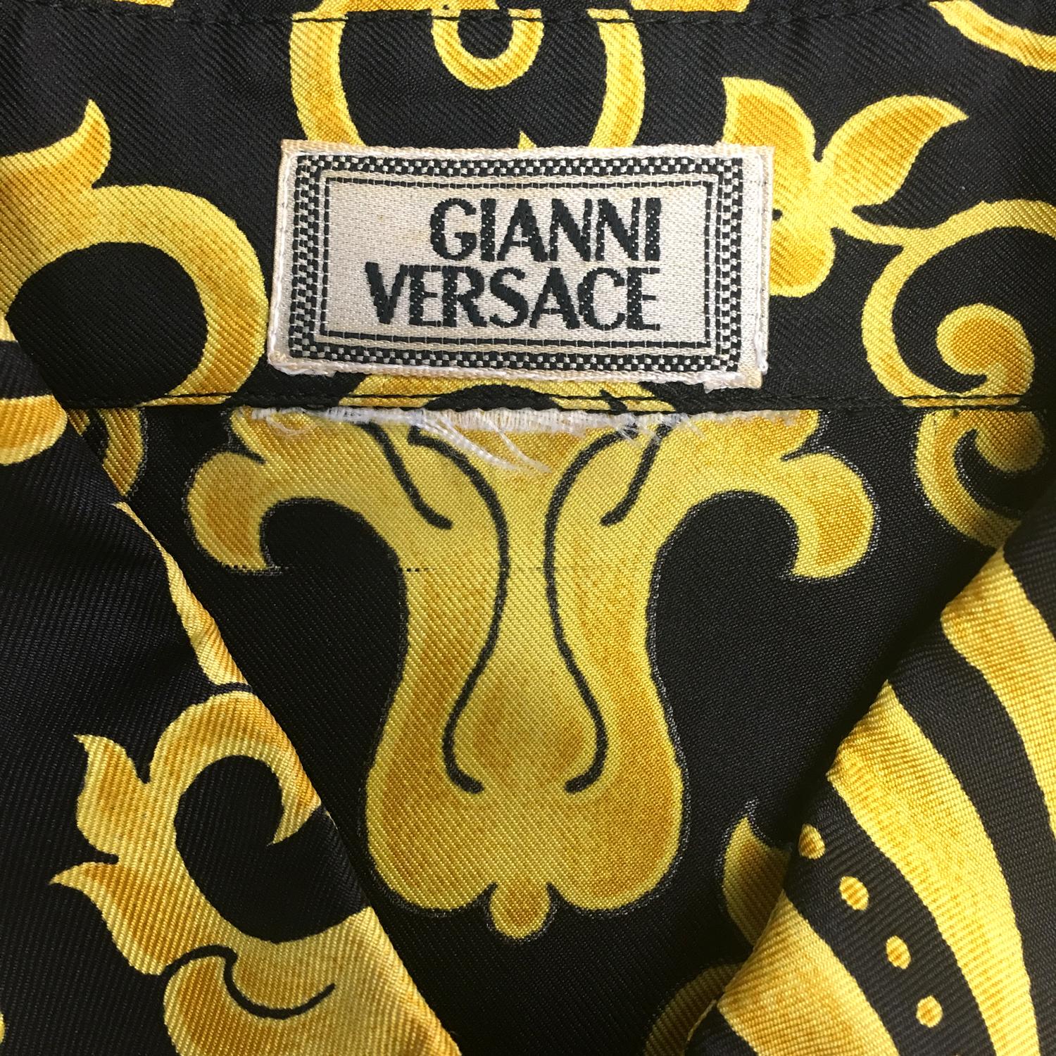 1980s Gianni Versace Baroque Printed Silk Shirt In Good Condition In Lugo (RA), IT