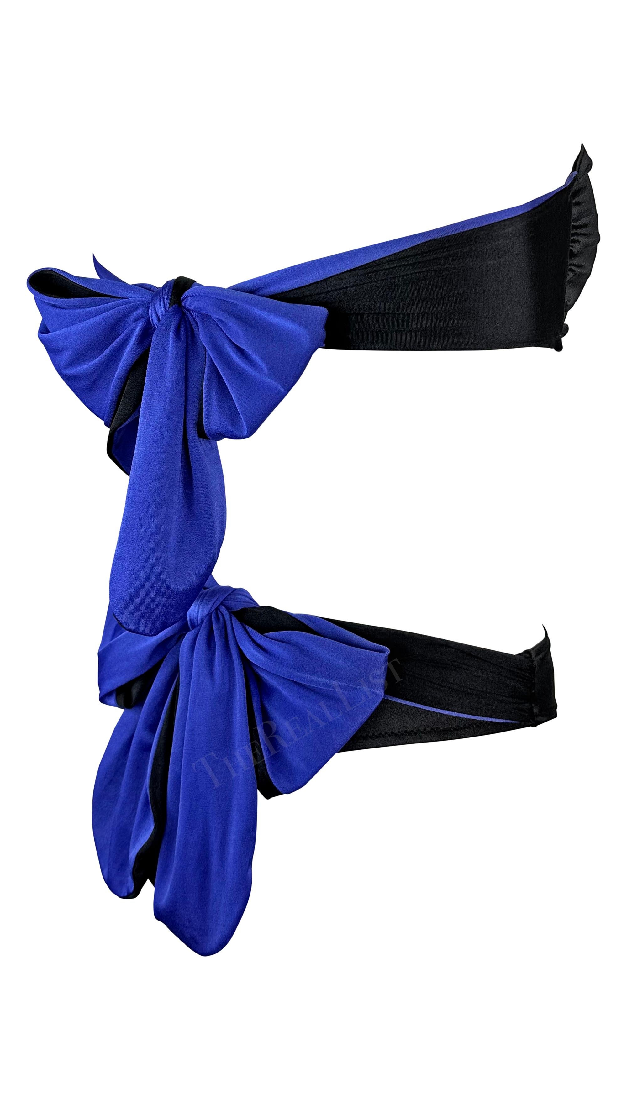 Gianni Versace Blau-schwarzer trägerloser zweiteiliger Bikini-Badeanzug mit Krawatte, 1980er Jahre im Angebot 4