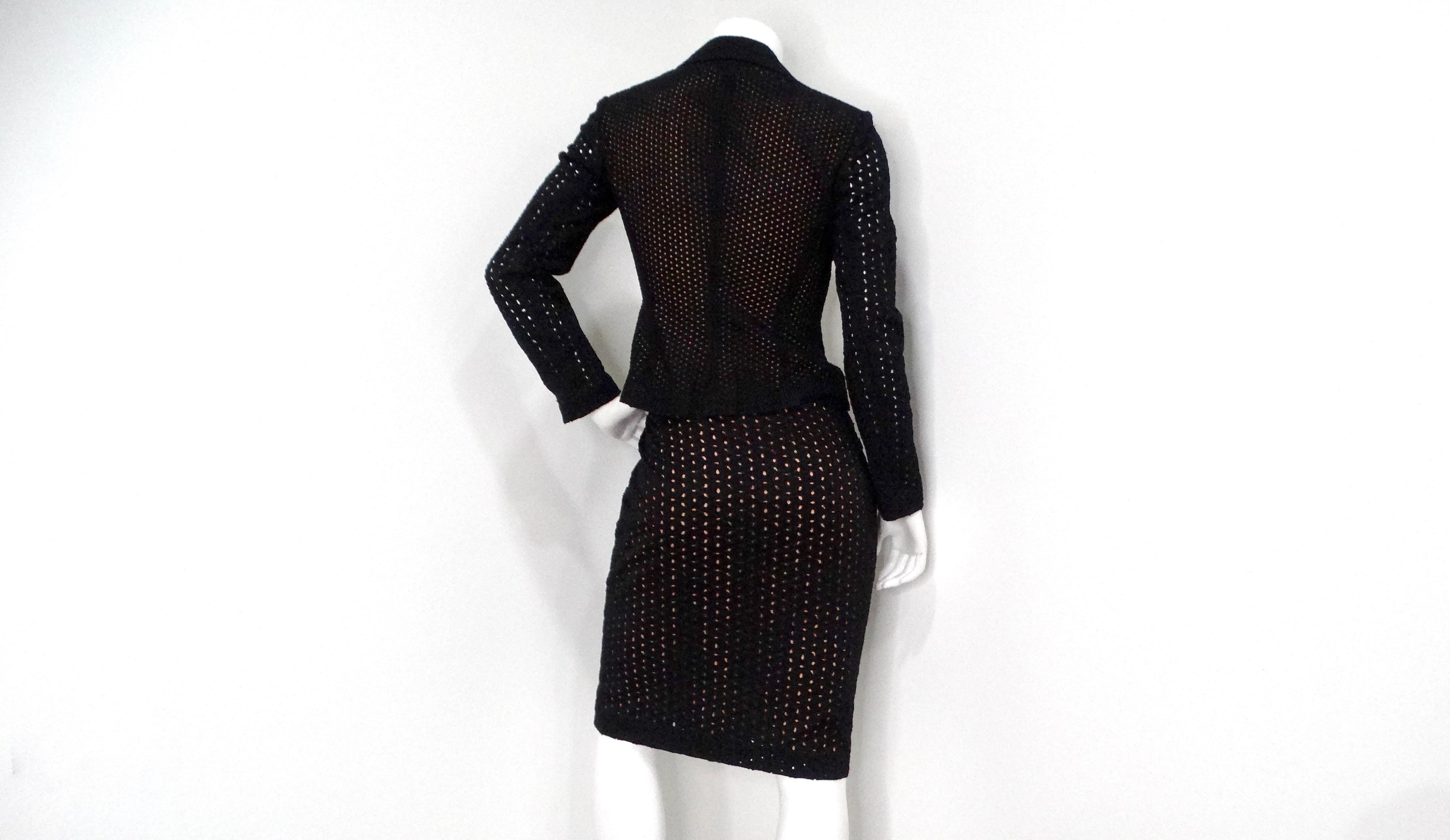 Ensemble blazer et jupe à œillets noirs et roses Gianni Versace Couture des années 1980 en vente 1