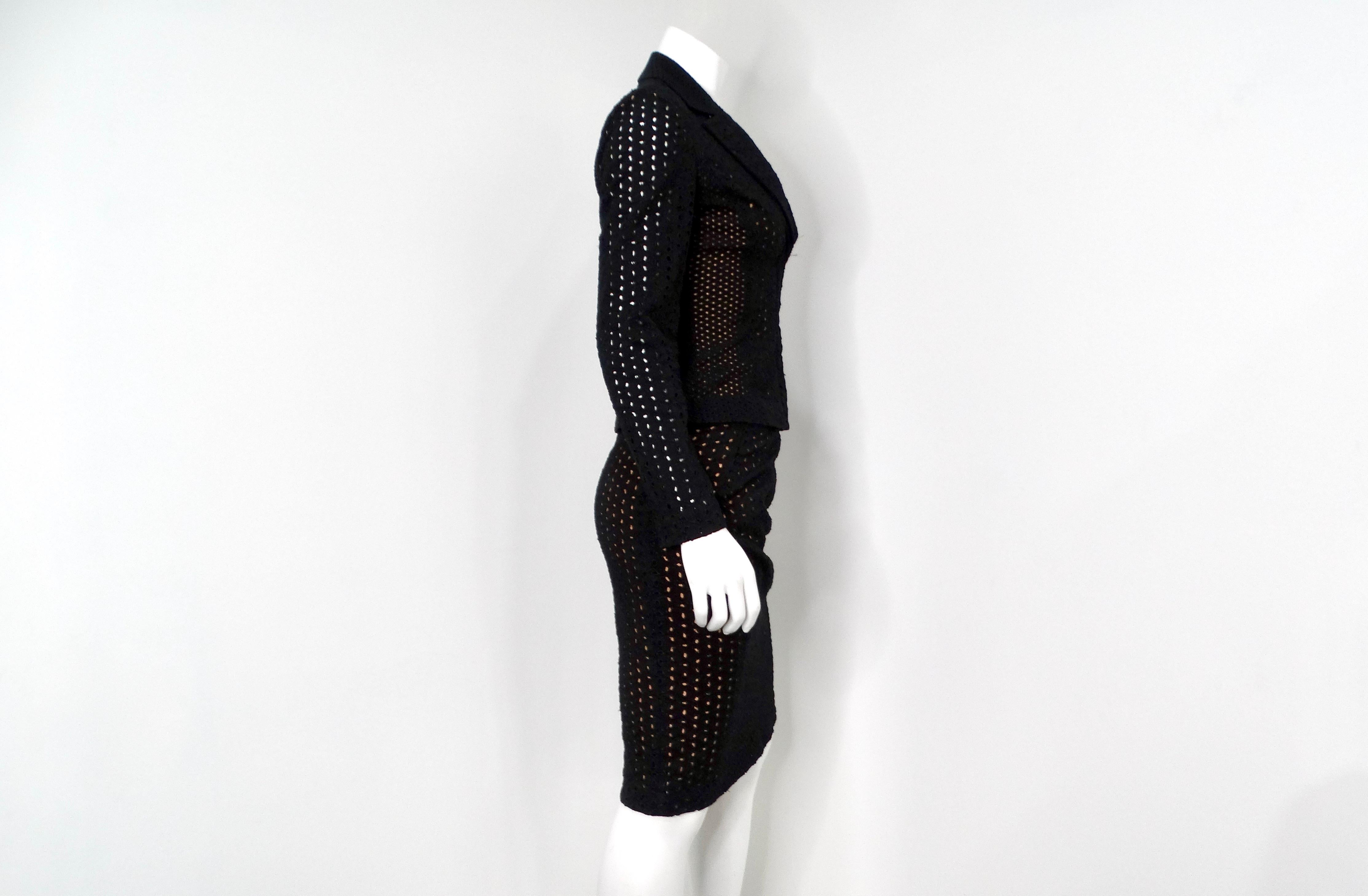 Ensemble blazer et jupe à œillets noirs et roses Gianni Versace Couture des années 1980 en vente 3