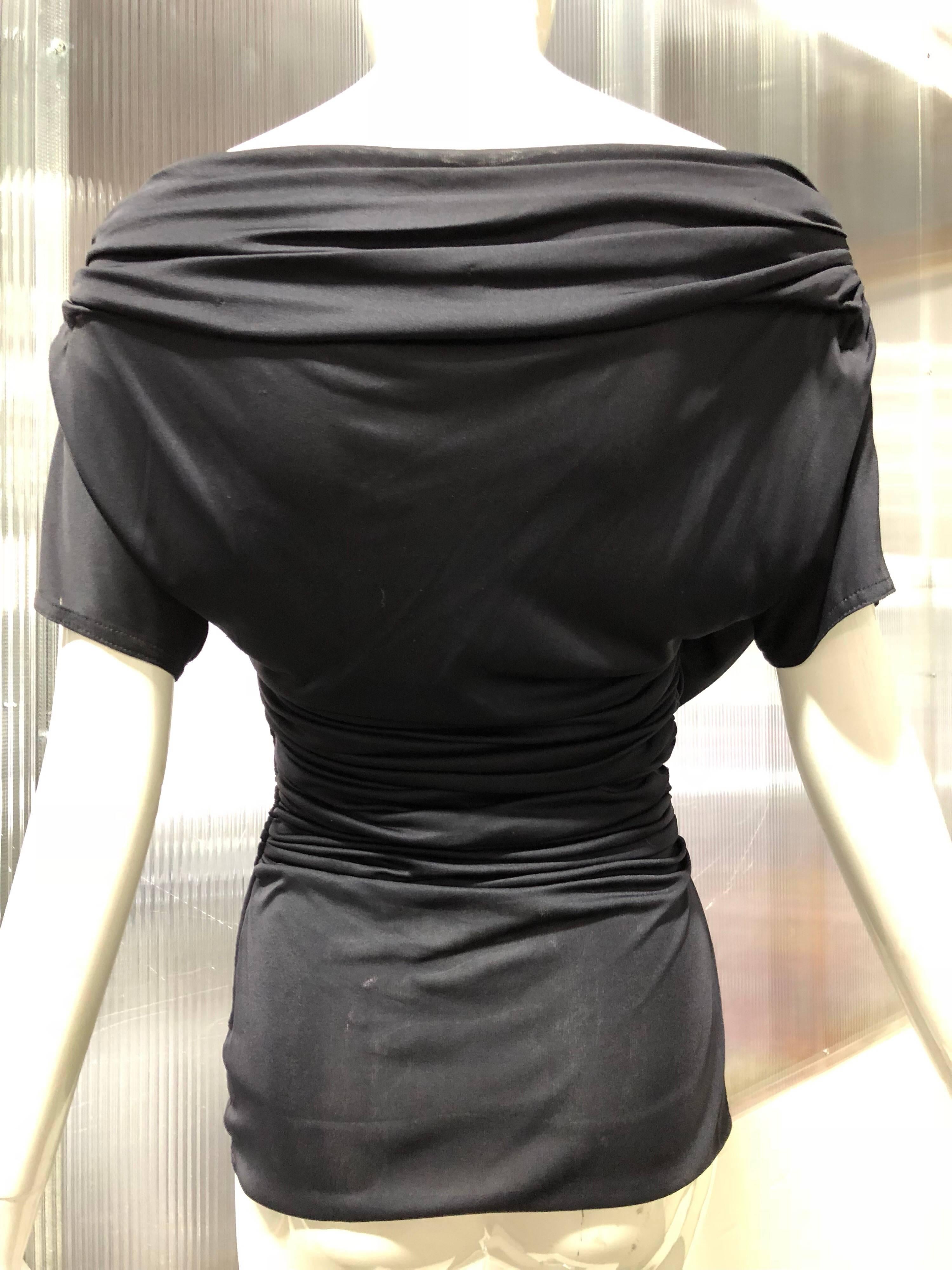 1980er Gianni Versace Mitternachtsblaue schulterfreie Bluse aus gerafftem Seidenjersey  im Zustand „Hervorragend“ im Angebot in Gresham, OR