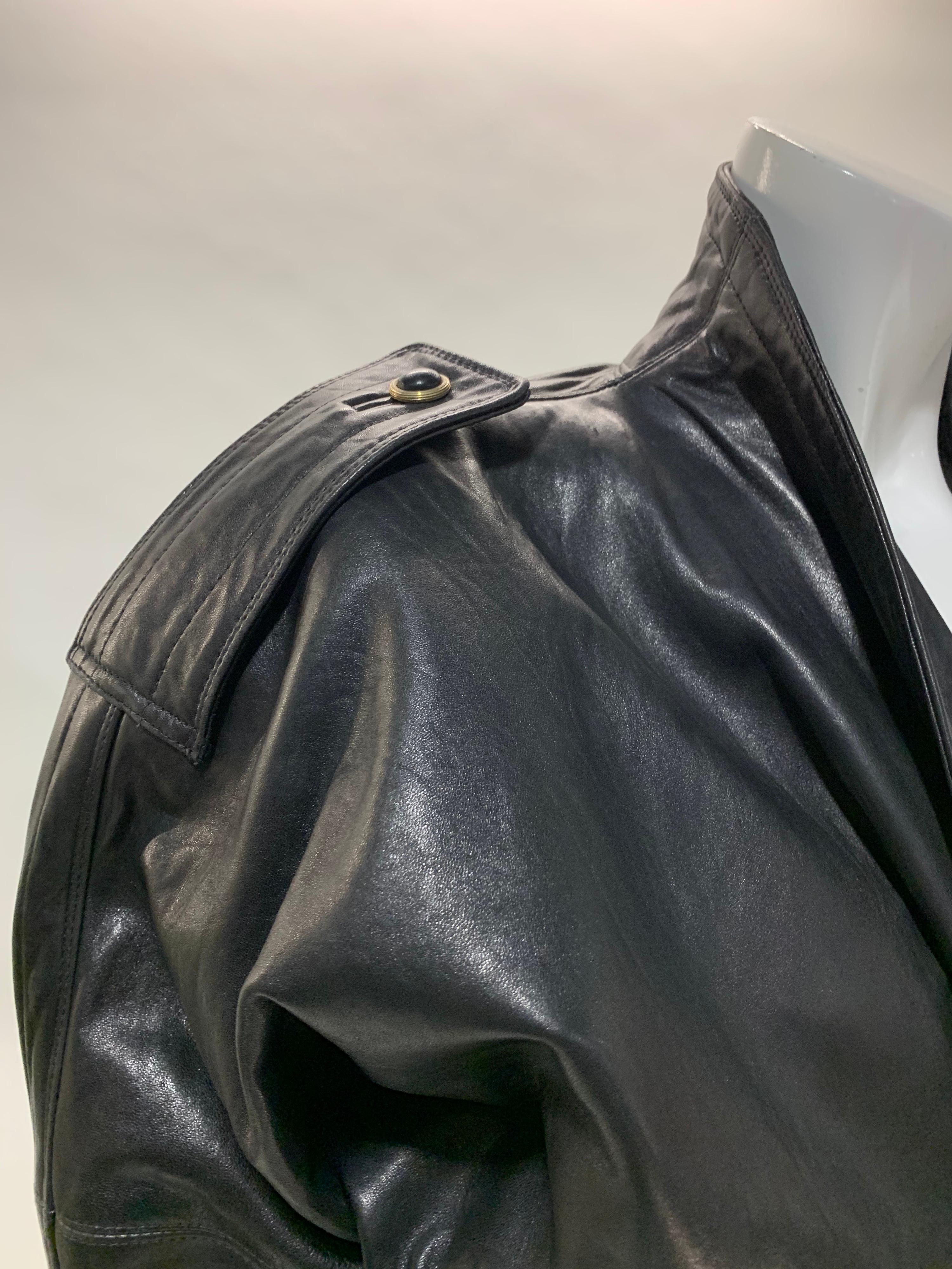 Gianni Versace de los 80 Chaqueta de cuero negro de gran tamaño con cinturón lateral 5
