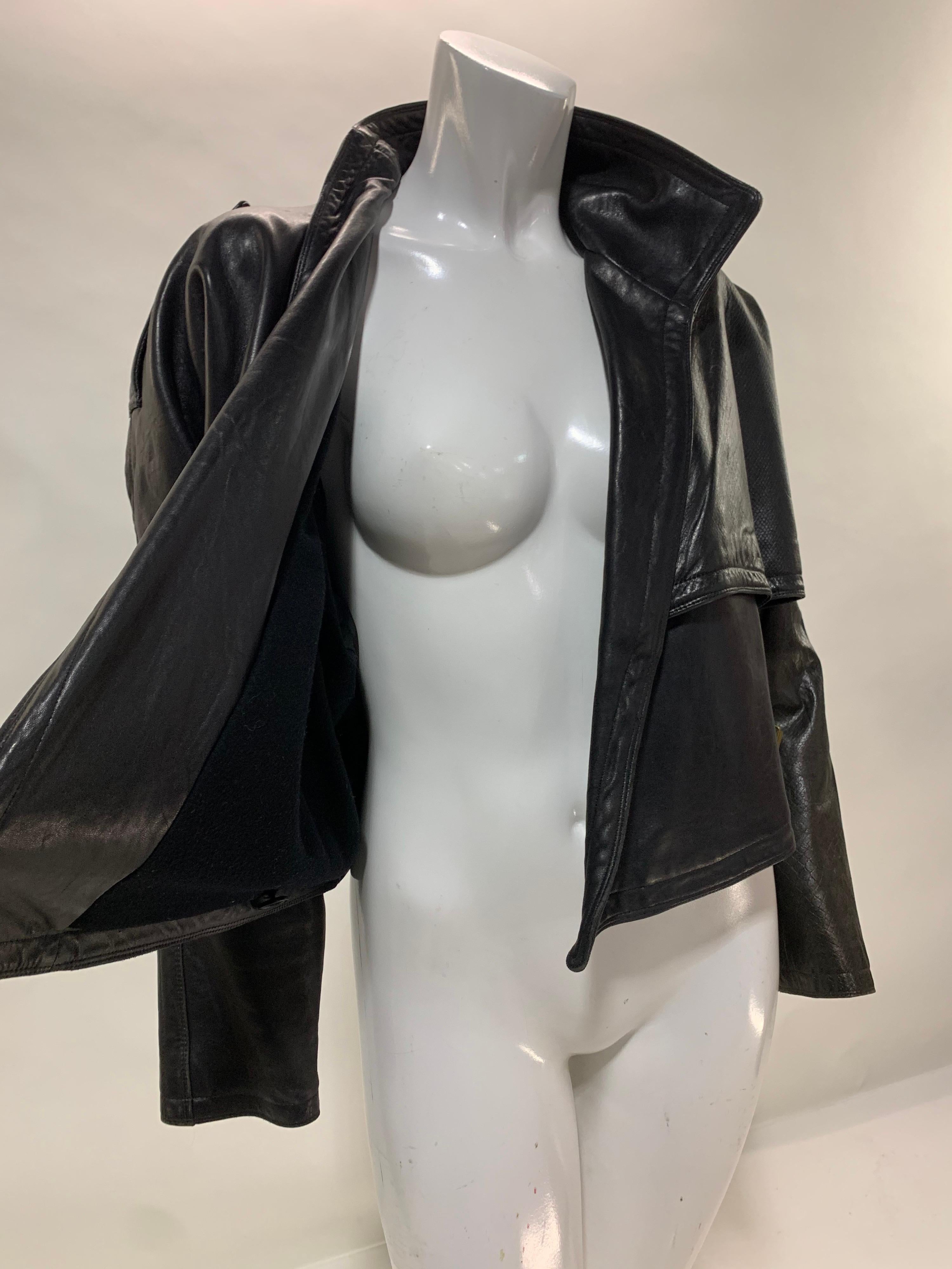 Gianni Versace de los 80 Chaqueta de cuero negro de gran tamaño con cinturón lateral 7