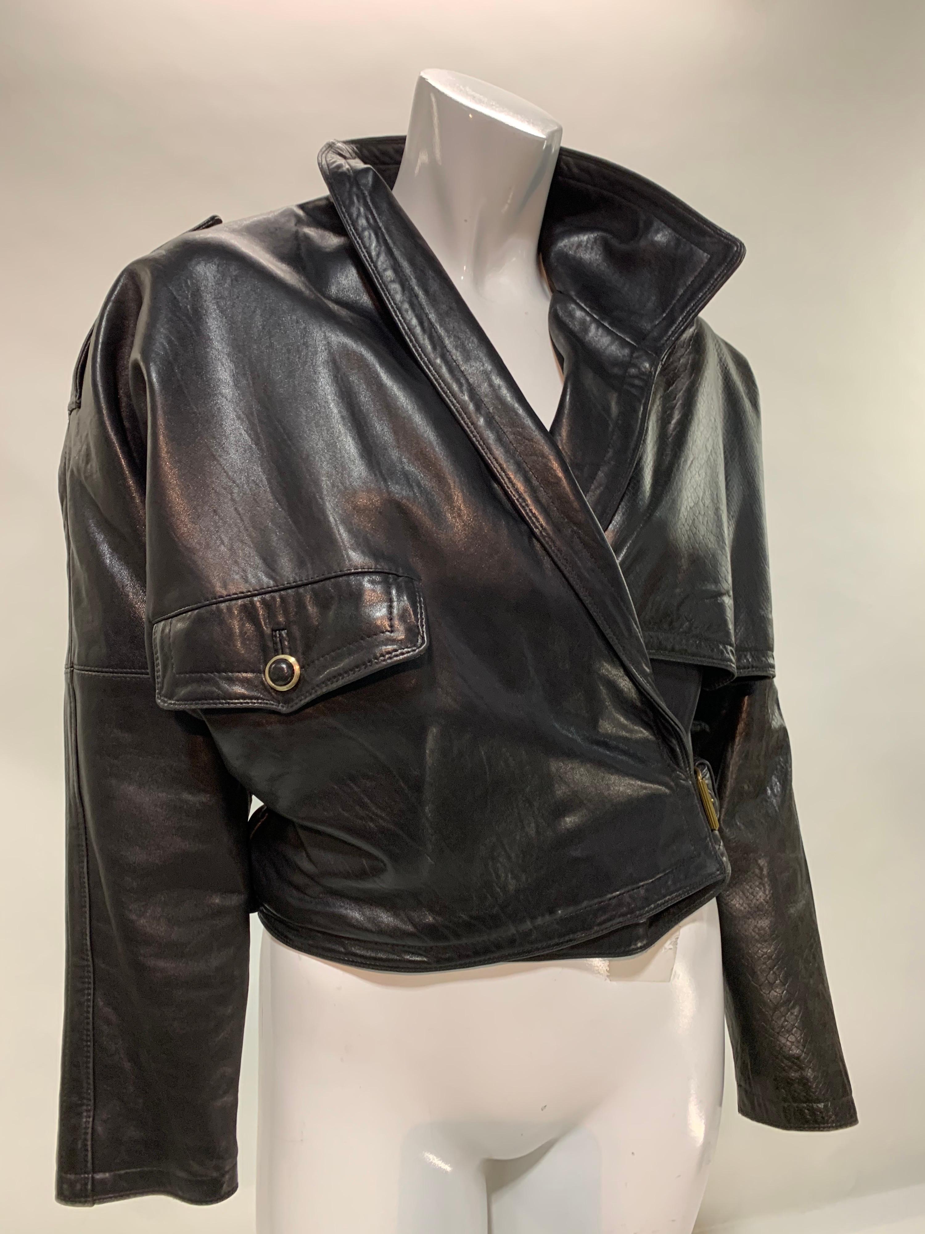 Gianni Versace de los 80 Chaqueta de cuero negro de gran tamaño con cinturón lateral Negro