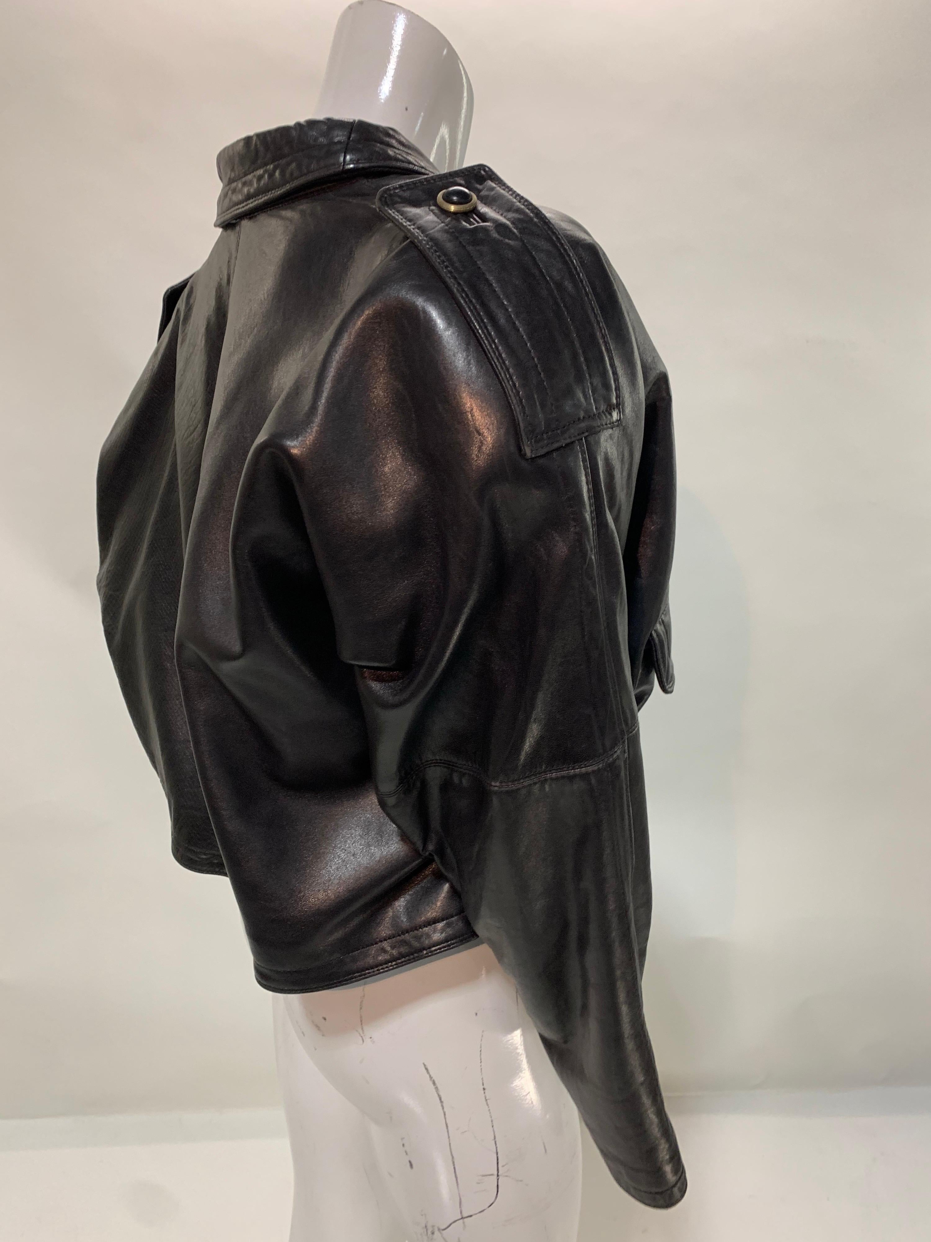De las mujeres Gianni Versace de los 80 Chaqueta de cuero negro de gran tamaño con cinturón lateral