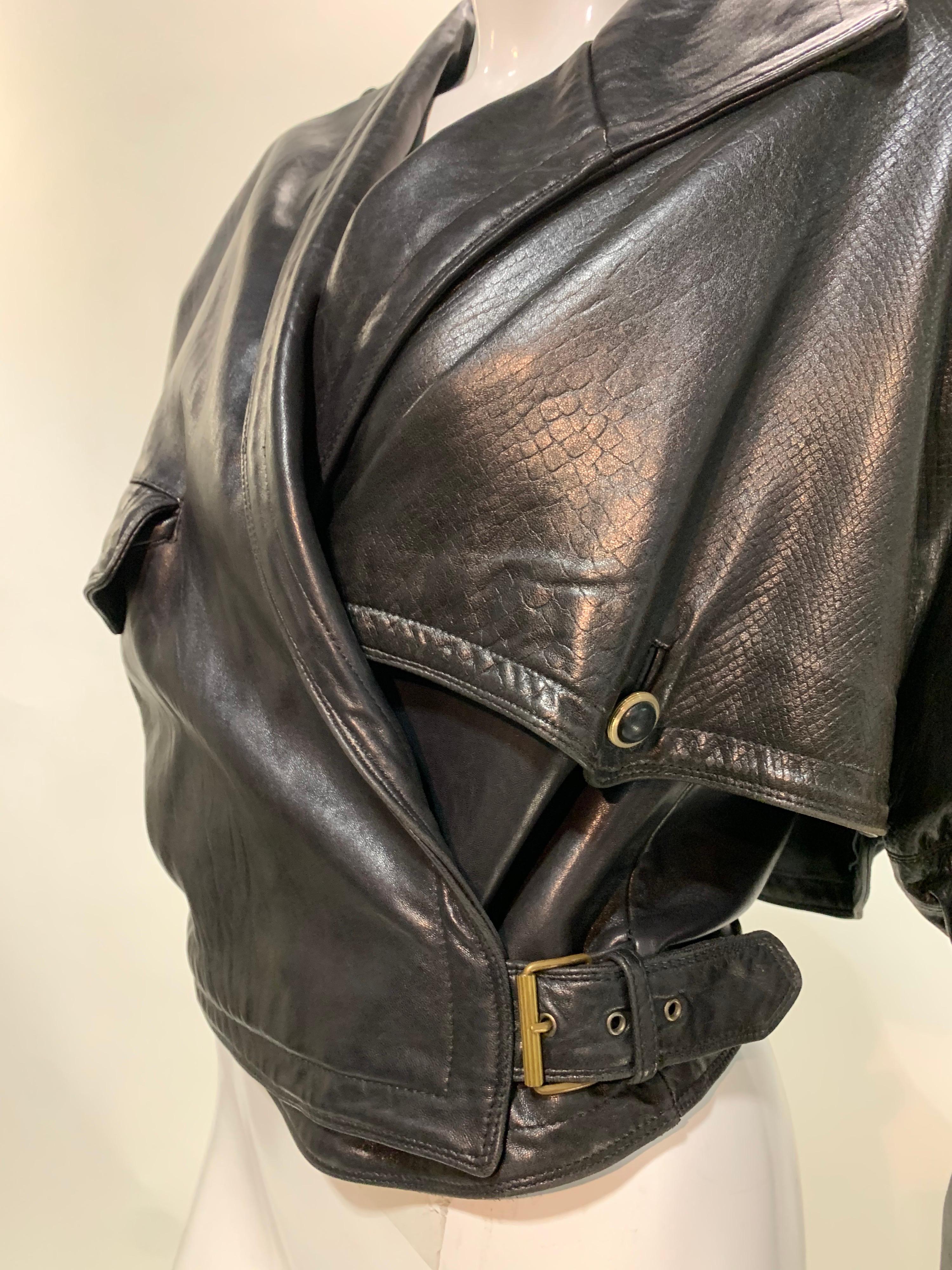 Gianni Versace de los 80 Chaqueta de cuero negro de gran tamaño con cinturón lateral 2