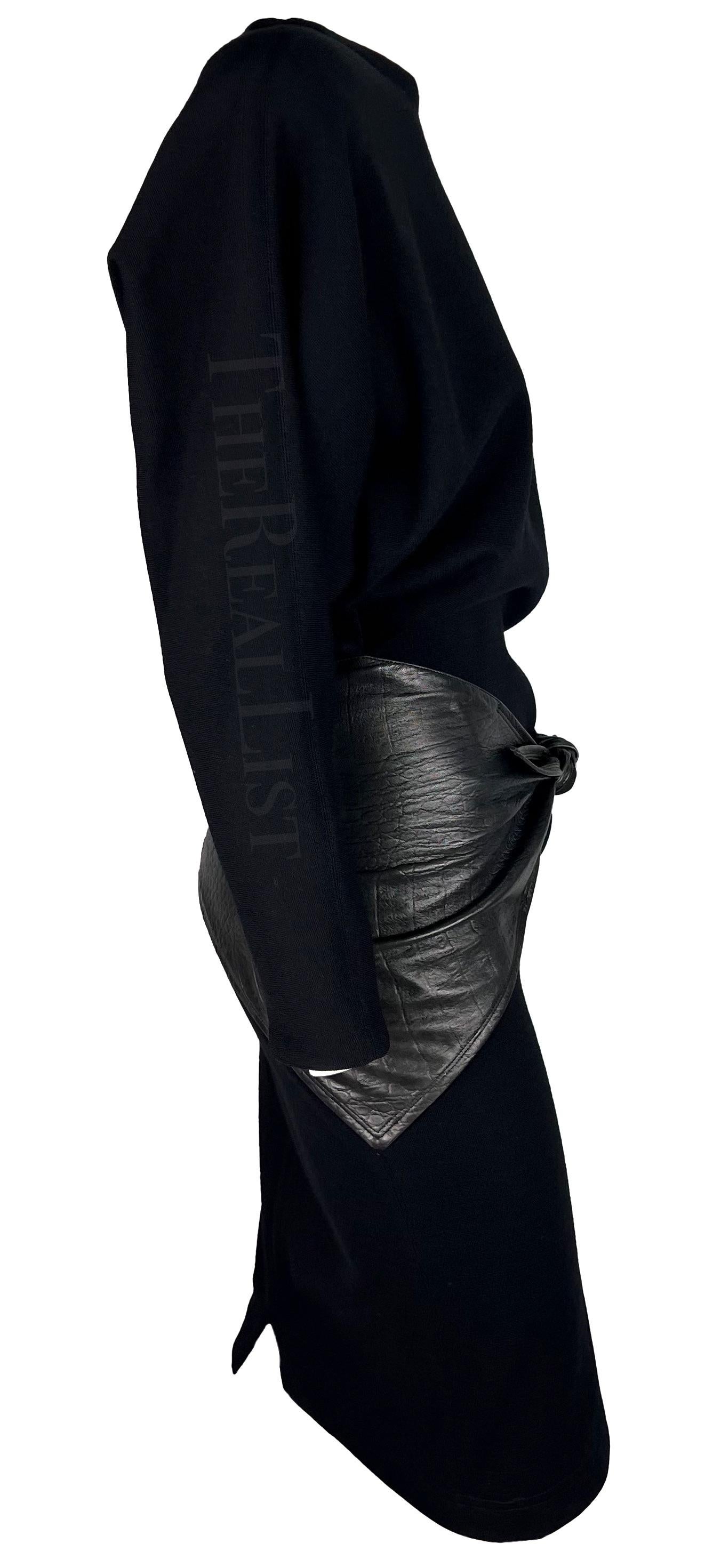 Gianni Versace - Robe en laine noire en maille extensible avec nœud à la hanche en cuir gaufré, années 1980 en vente 1