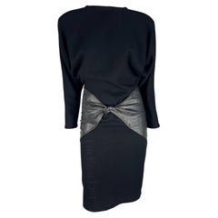 1980er Gianni Versace Kleid aus schwarzer Wolle mit Stretch-Strick und geprägter Hüftkrawatte