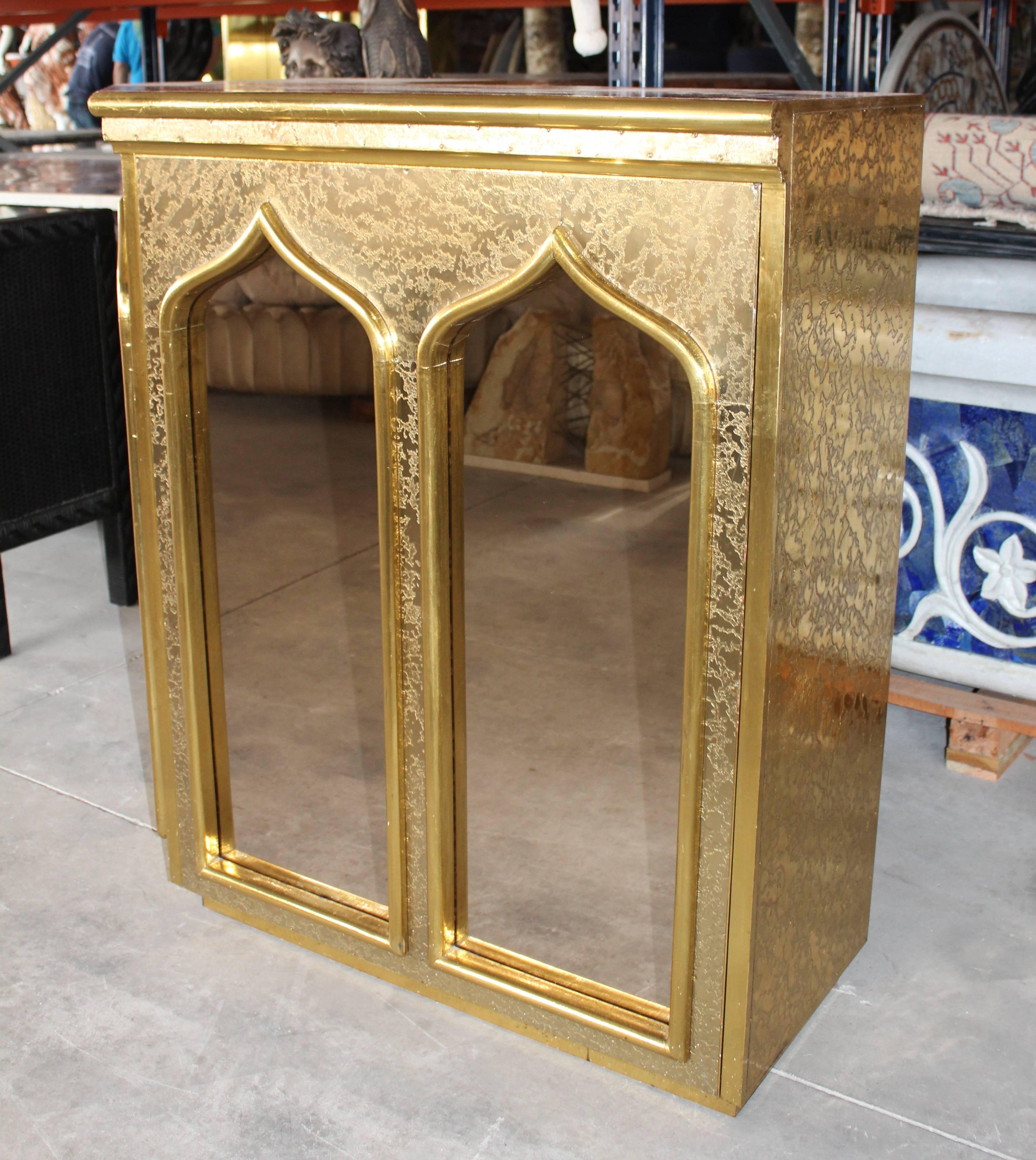 1980 bar table handcrafted with gilded brass and mirrors over a wooden frame signed by renowned artisan Gony Nava, inspired by Arabic influences as in the style of Rodolfo Dubarry, a popular Argentinian furniture designer who set up his workshop in