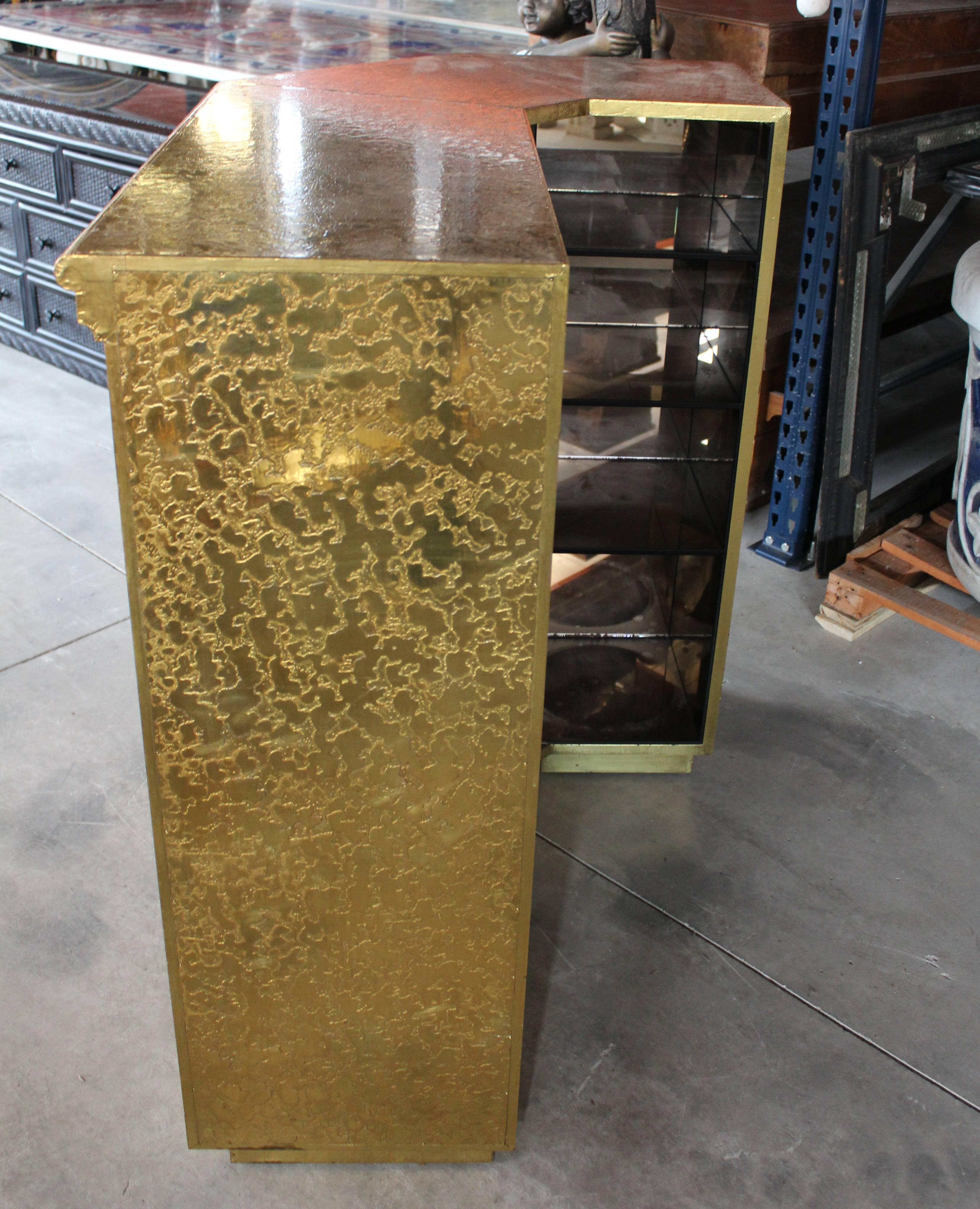 1980s Gilded Brass and Mirrors Bar Table by Gony Nava In Good Condition For Sale In Marbella, ES