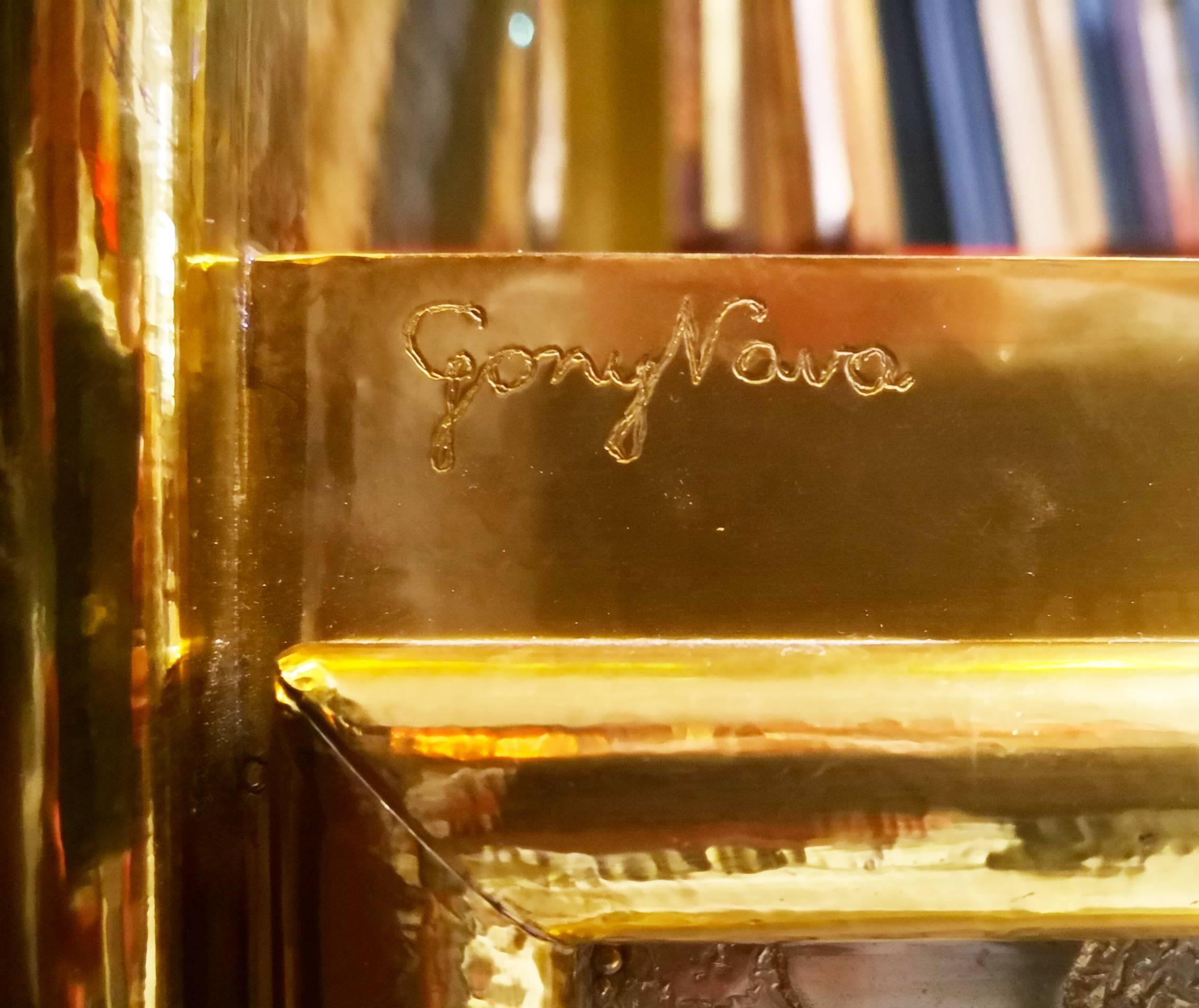 Bücherregal aus vergoldetem Messing und Spiegeln von Gony Nava, 1980er Jahre im Angebot 4