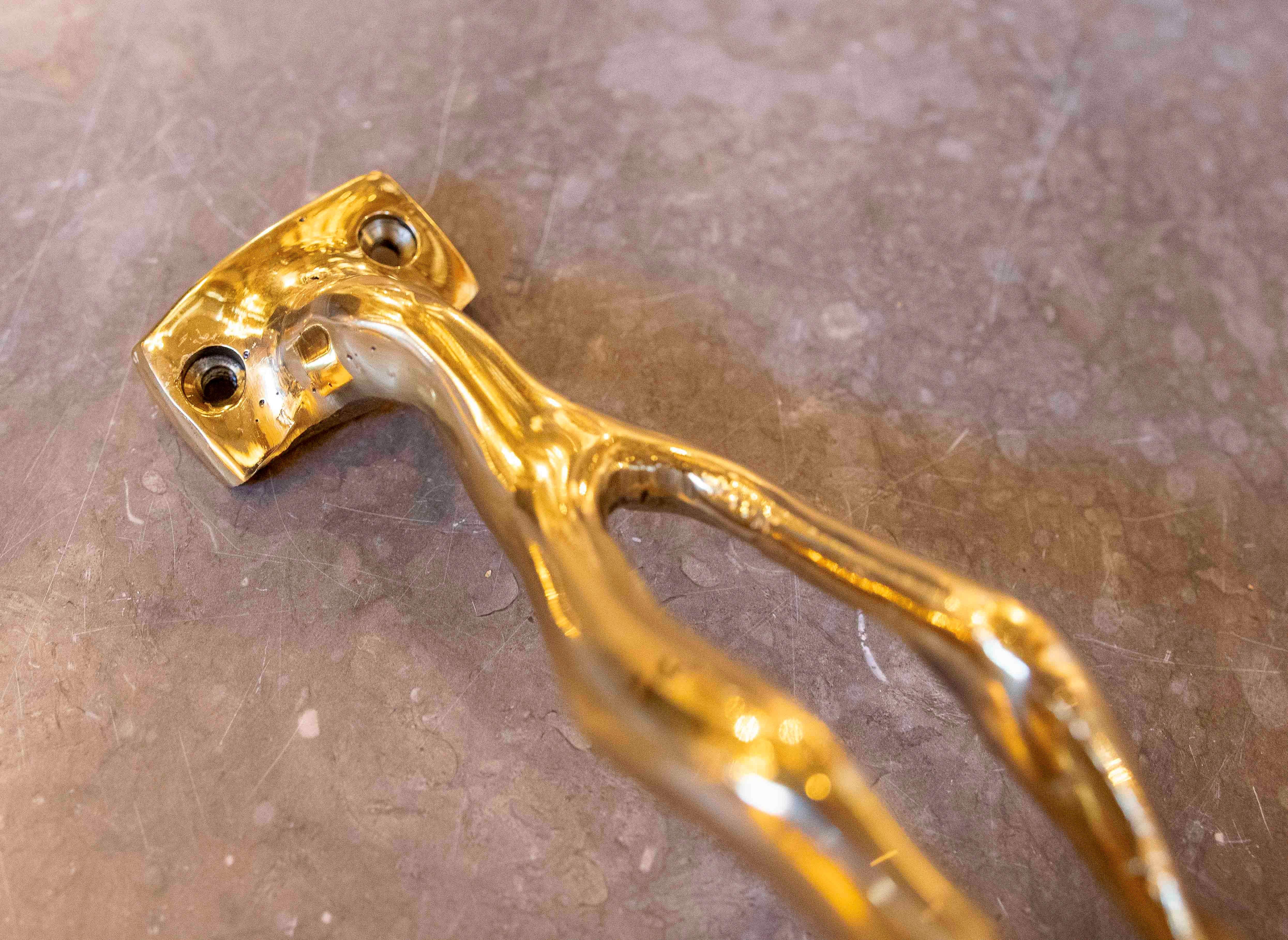 Appendiabiti in bronzo dorato degli anni '80 dell'artista David Marshall In condizioni buone in vendita a Marbella, ES