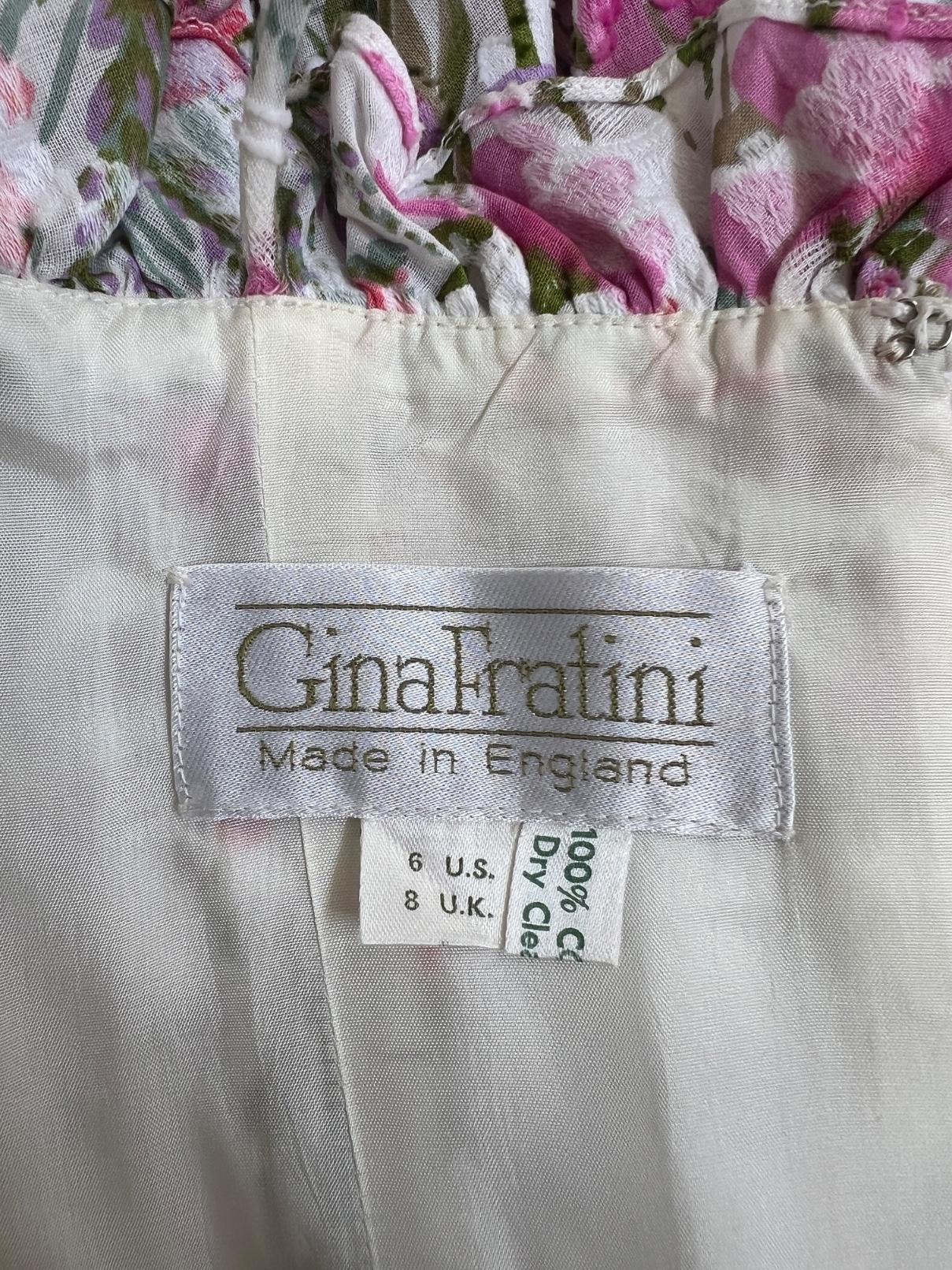1980er Gina Fratini Weißes geblümtes Riemchenkleid mit Rüschenrock und Riem Rock im Angebot 1