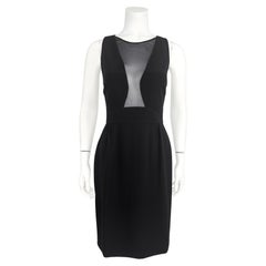 Giorgio Armani anni '80, abito nero con scollo illusorio e senza maniche.