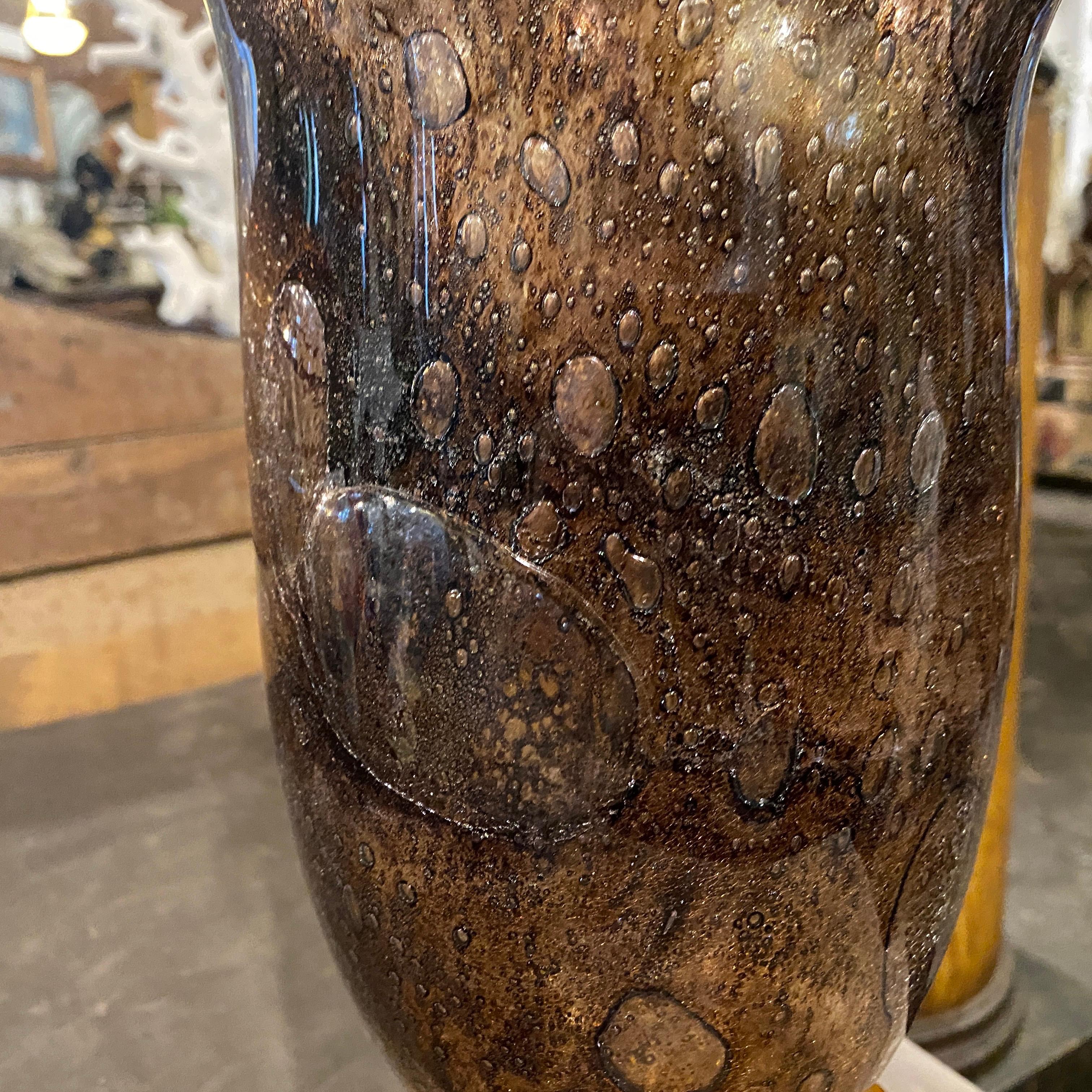 italien Vase moderniste en verre de Murano brun et ambre des années 1980 de Giovanni Cenedese