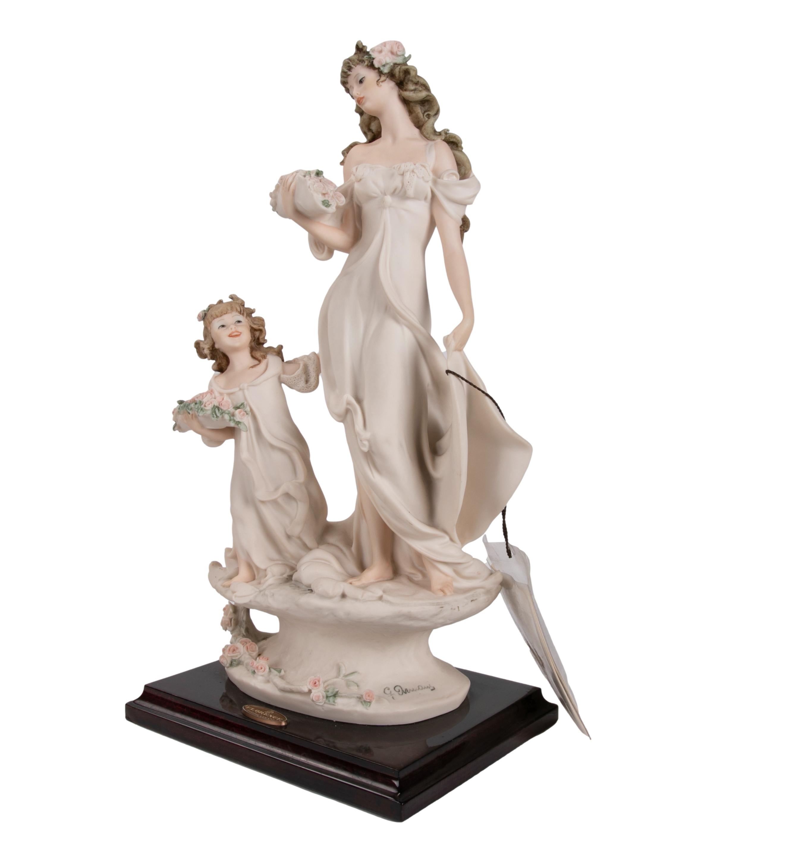 italien Figurine de femme en porcelaine Giuseppe Armani des années 1980 en vente