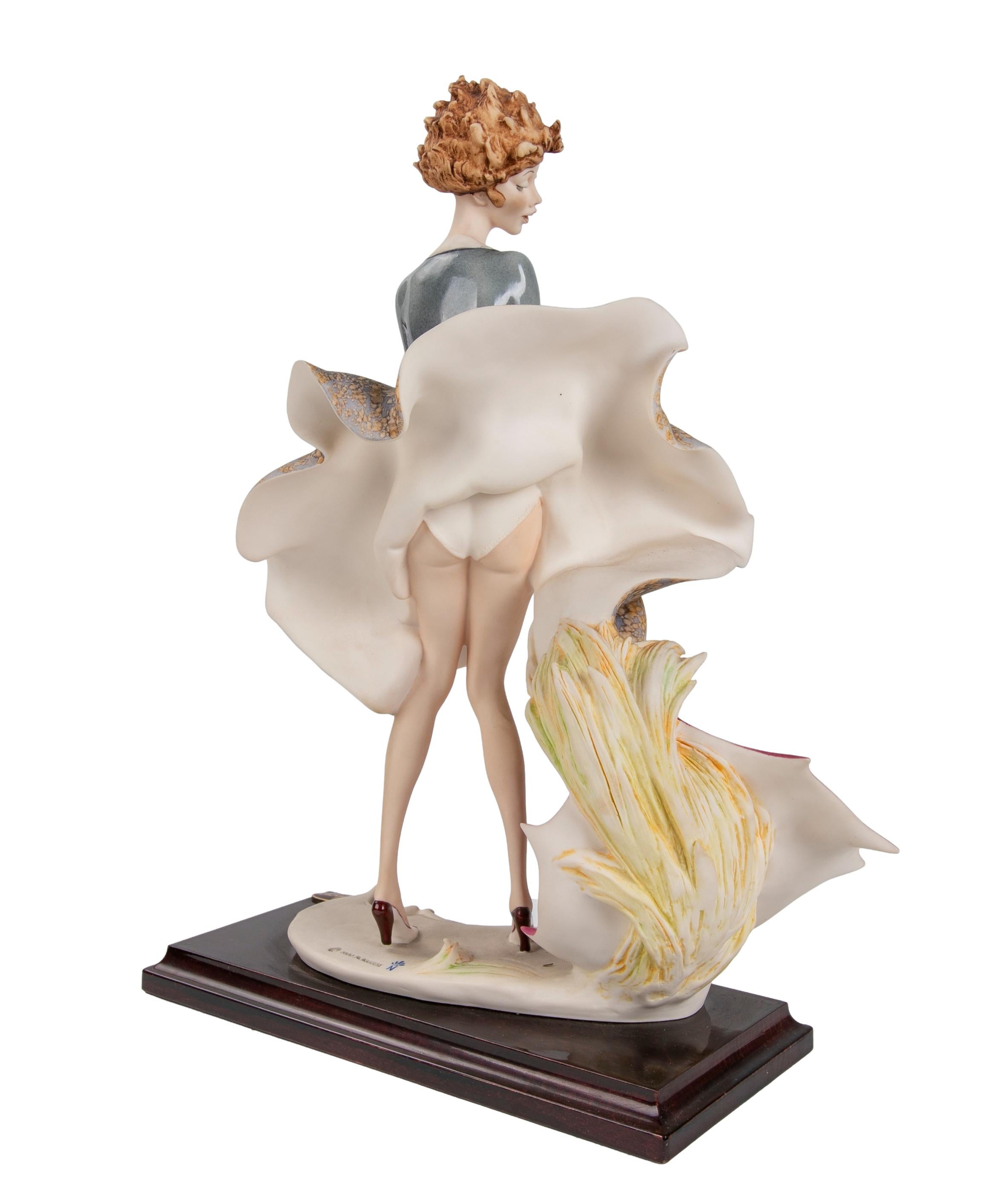 20ième siècle Figurine en porcelaine de femme Giuseppe Armani des années 1980 en vente