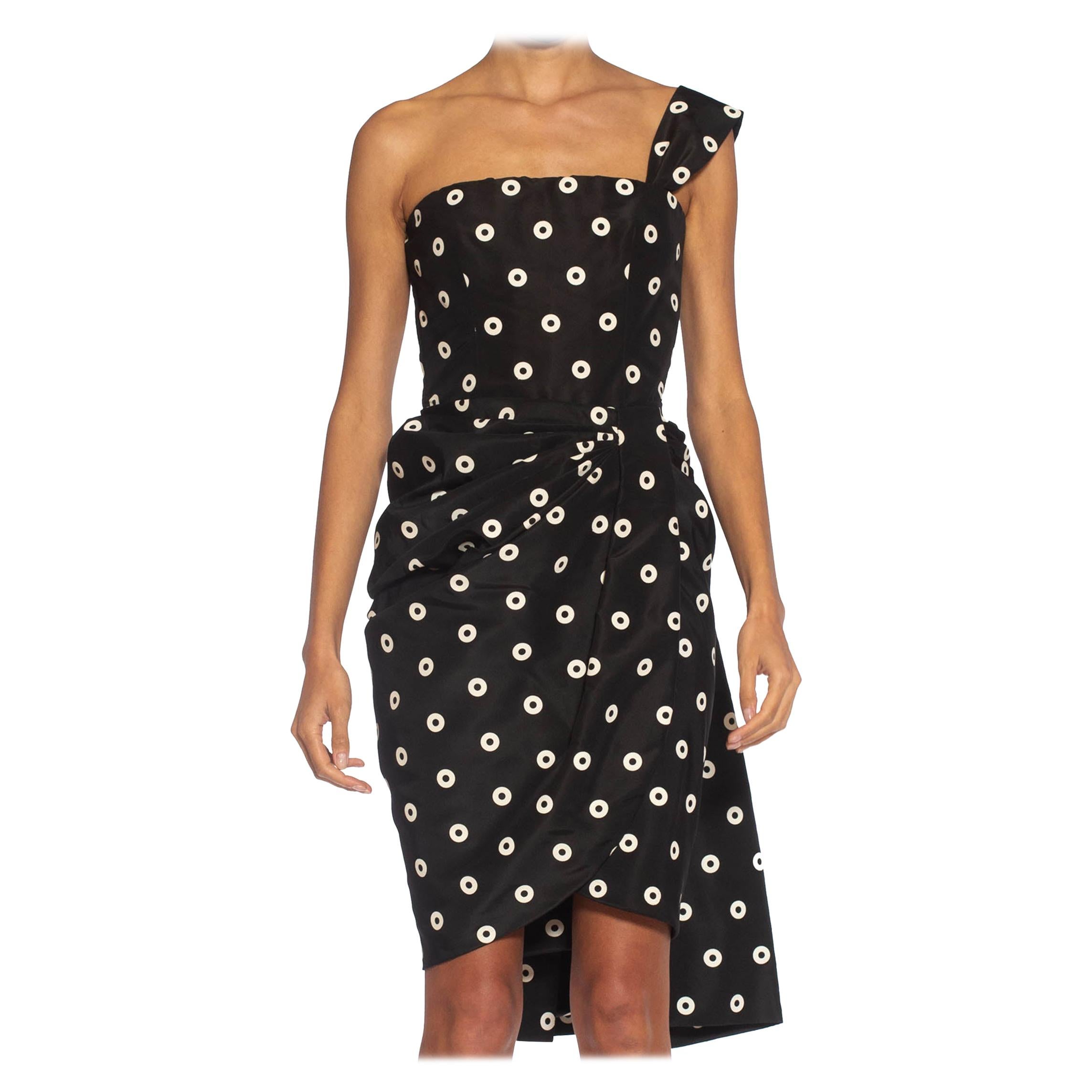 1980er GIVENCHY Schwarz-Weiße Haute Couture Seide One Shoulder  Cocktail-Kleid im Angebot