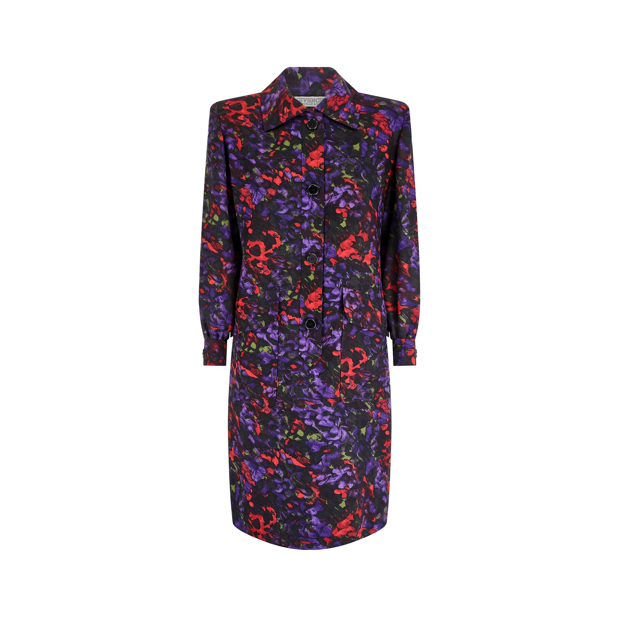 This 1980s Givenchy shirt dress has an elegant abstract floral print on this classic box-cut shirt dress with two diagonal flap pockets on the front, along with a standard yoke and cuff pattern. The simple lines create a classic but structured