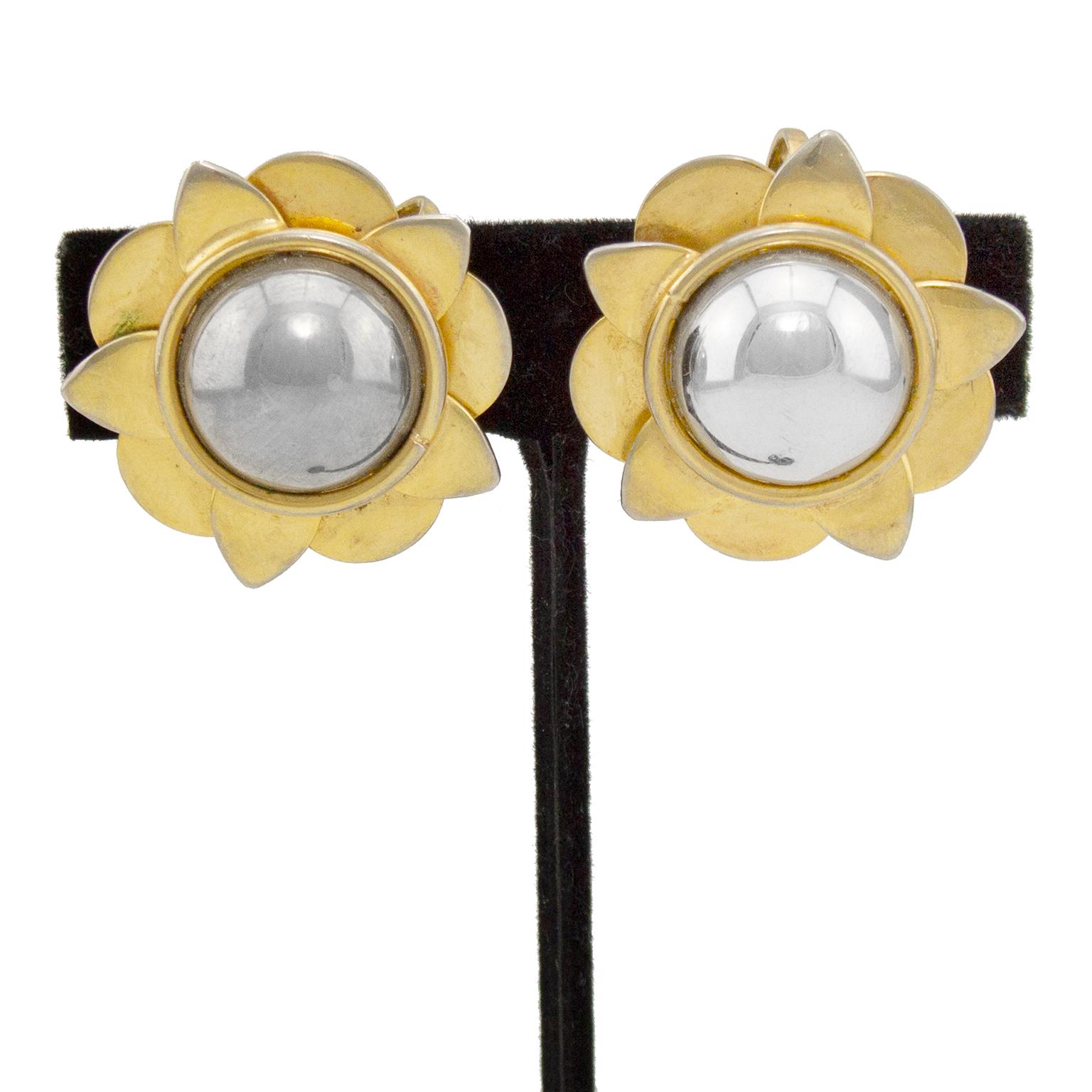 1980er Jahre Givenchy Set aus Ohrringen, Broschen und Manschetten  im Angebot 3