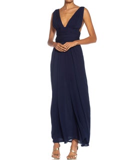 1980S GIVENCHY Vestido azul marino de alta costura de gasa de seda con corte bajo 1989